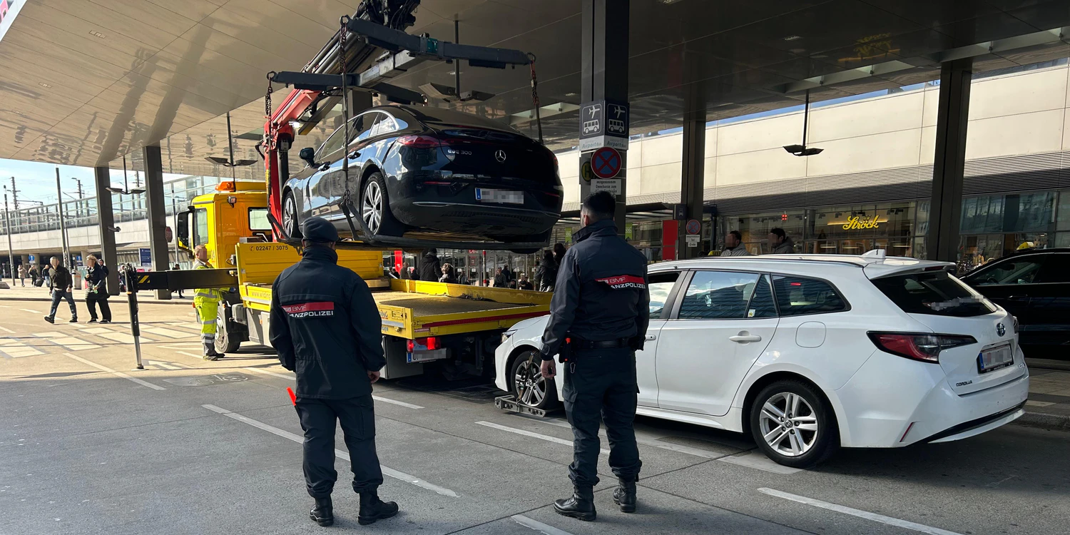 Heute.at - Taxi-Razzia in Wien – zwei Autos gepfändet