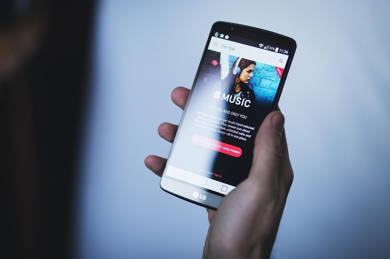 Smartphone mit Musik-Streaming-App