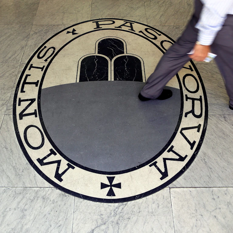 Der neueste italienische Bankenskandal hat alles, was das kriminologische Herz begehrt. Einen Coup, eine Verschwörung und einen Manager, der aus dem Fenster fiel. Wie die diskrete Monte dei Paschi di Siena in die Schlagzeilen geriet – und dort zu bleiben.