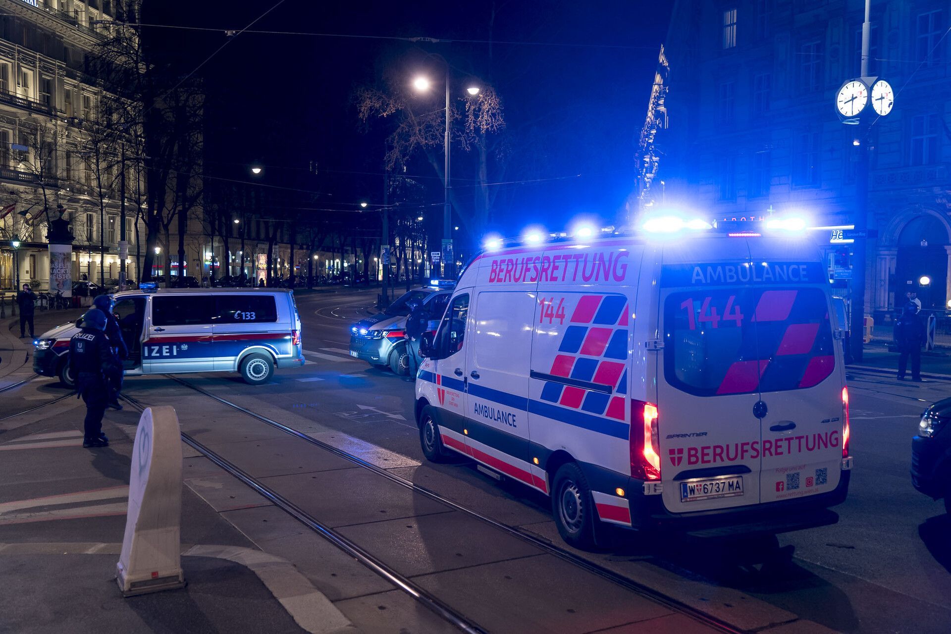 Der 31-Jährige verständigte aufgrund seines Gesundheitszustandes selbst die Rettung. (Symbolbild)