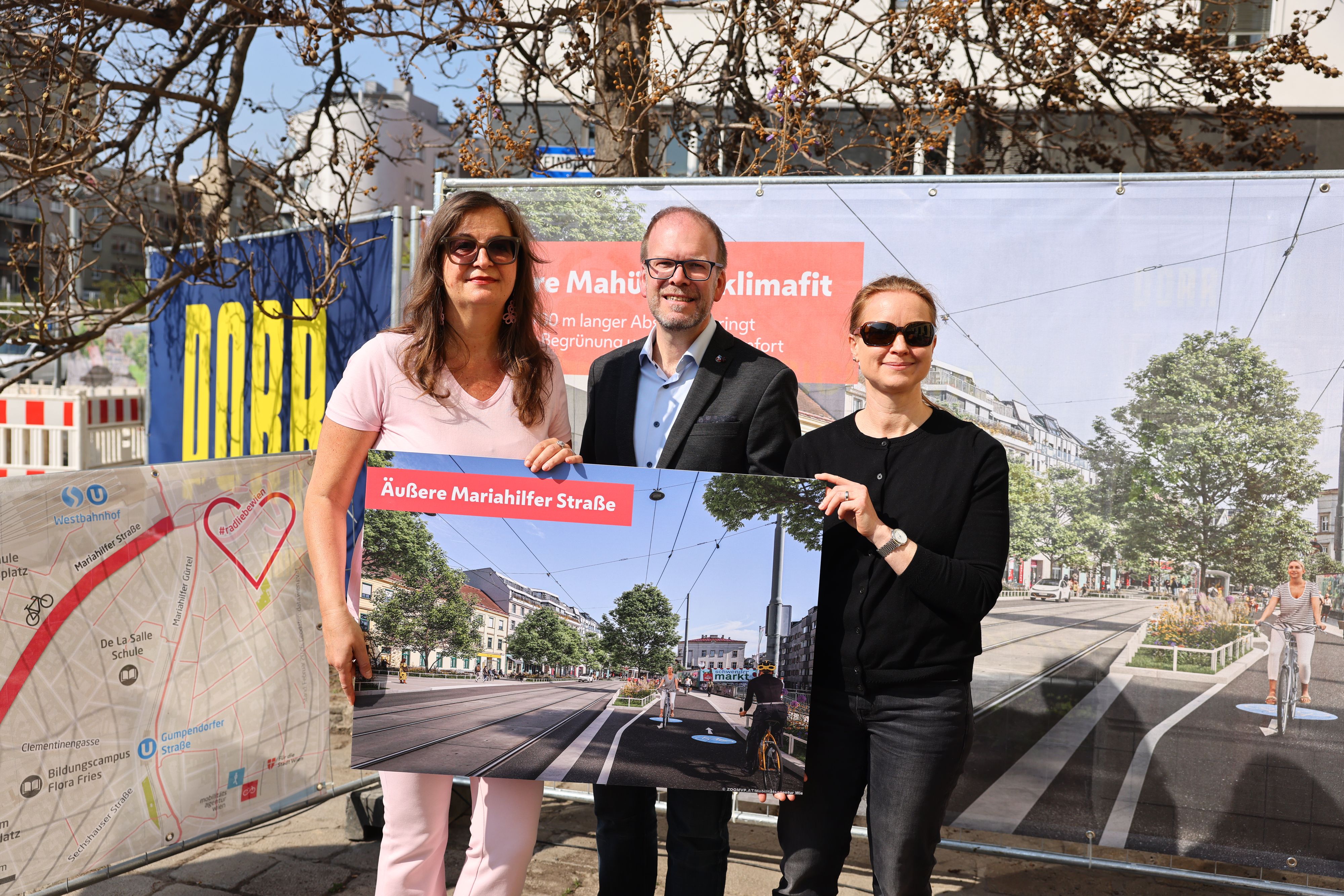 Mobilitätsstadträtin Ulli Sima, Bezirksvorsteher von Rudolfsheim-Fünfhaus, Dietmar Baurecht und NEOS-Mobilitätssprecherin Angelika Pipal-Leixner (v.l.).