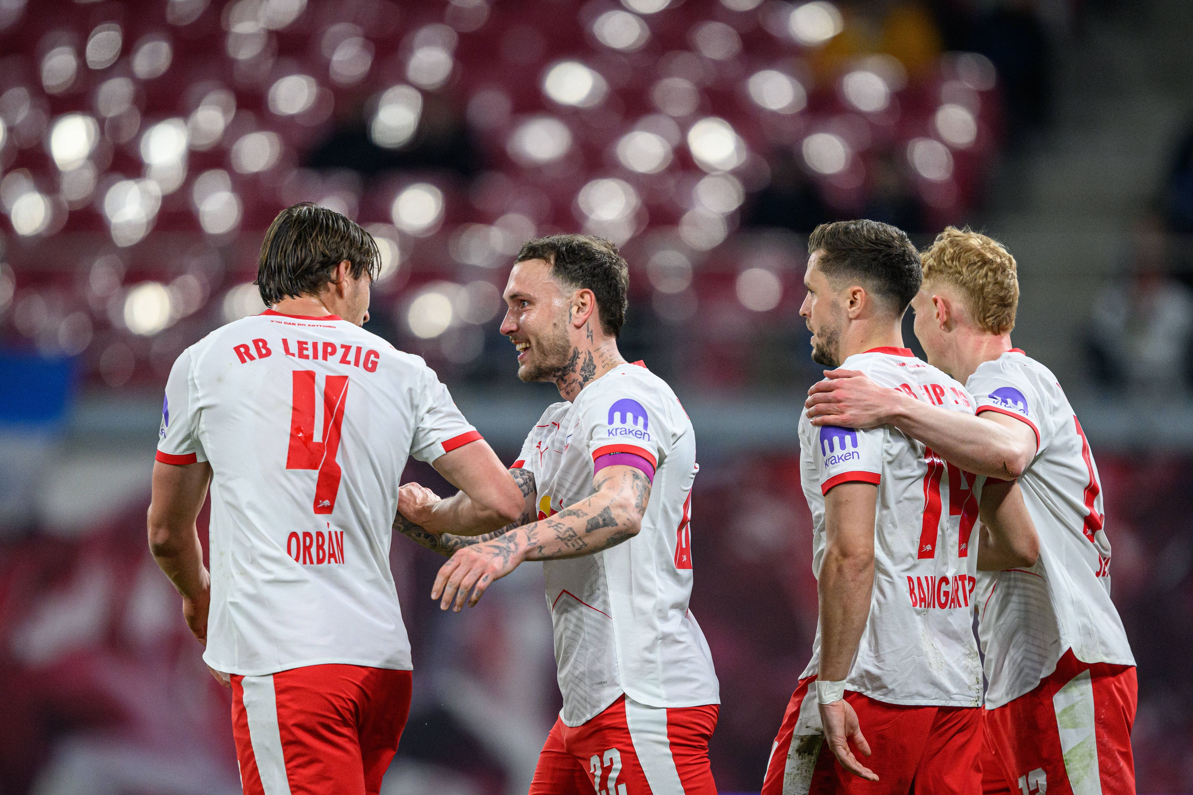 Die RB-Leipzig-Stars setzen auf ihre eigenen Kopfpolster. 