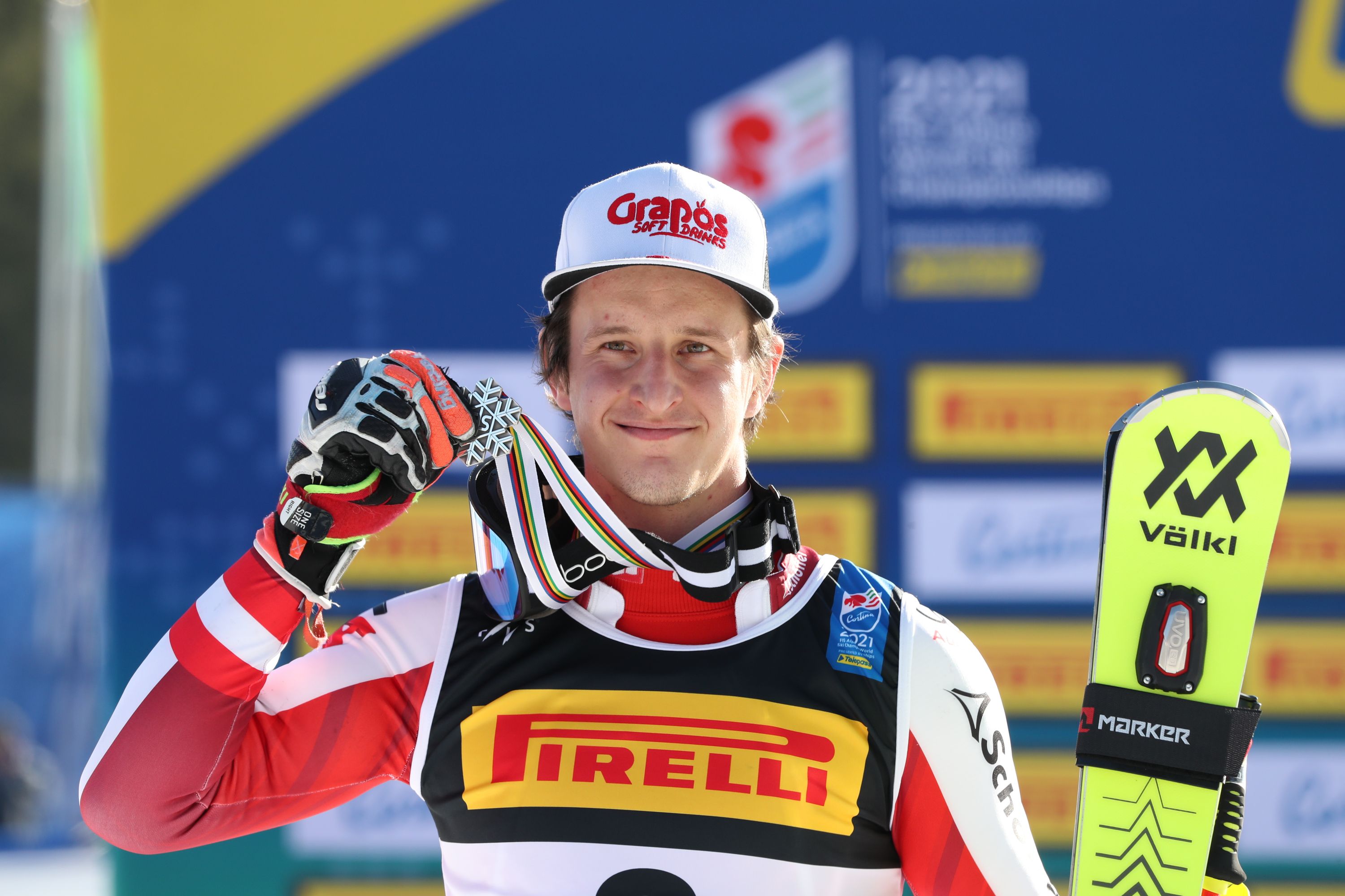 Ein Bild aus besseren Tagen für Adrian Pertl.