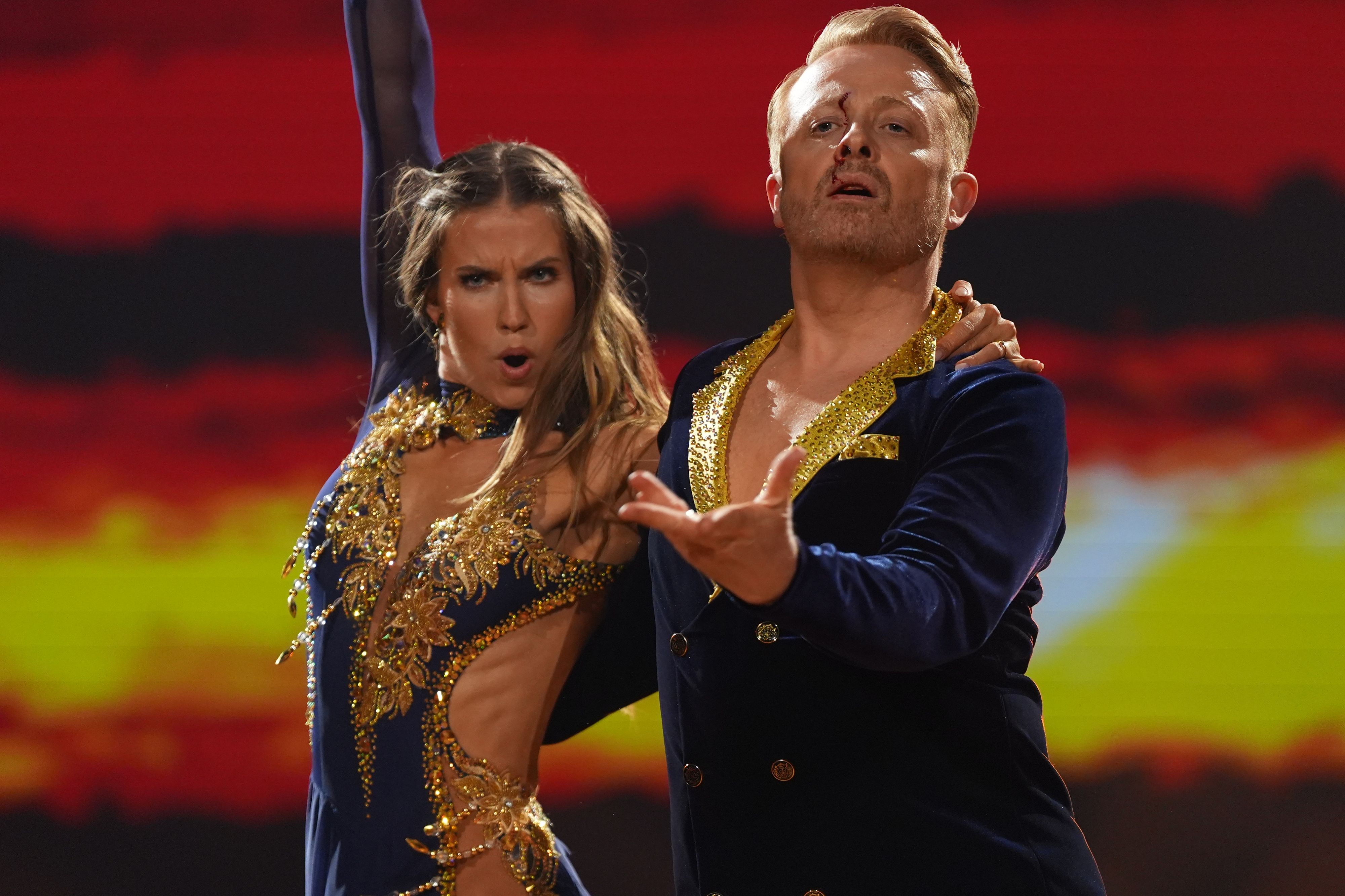 Auweh! Schlagerstar <strong>Ross Antony</strong> tanzt sich mit Platzwunde eine Runde bei 