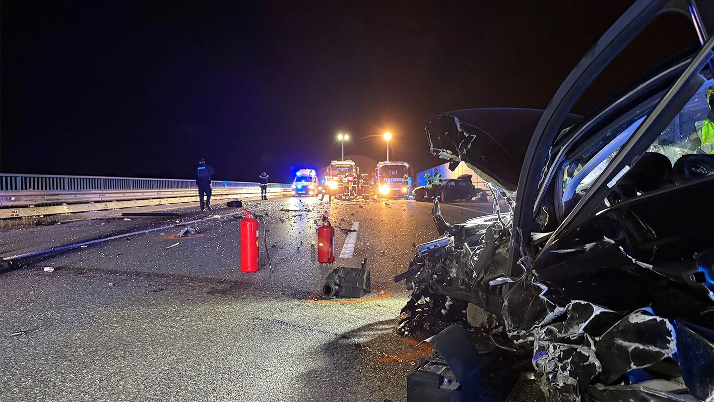 Schwerer Verkehrsunfall aur der B15