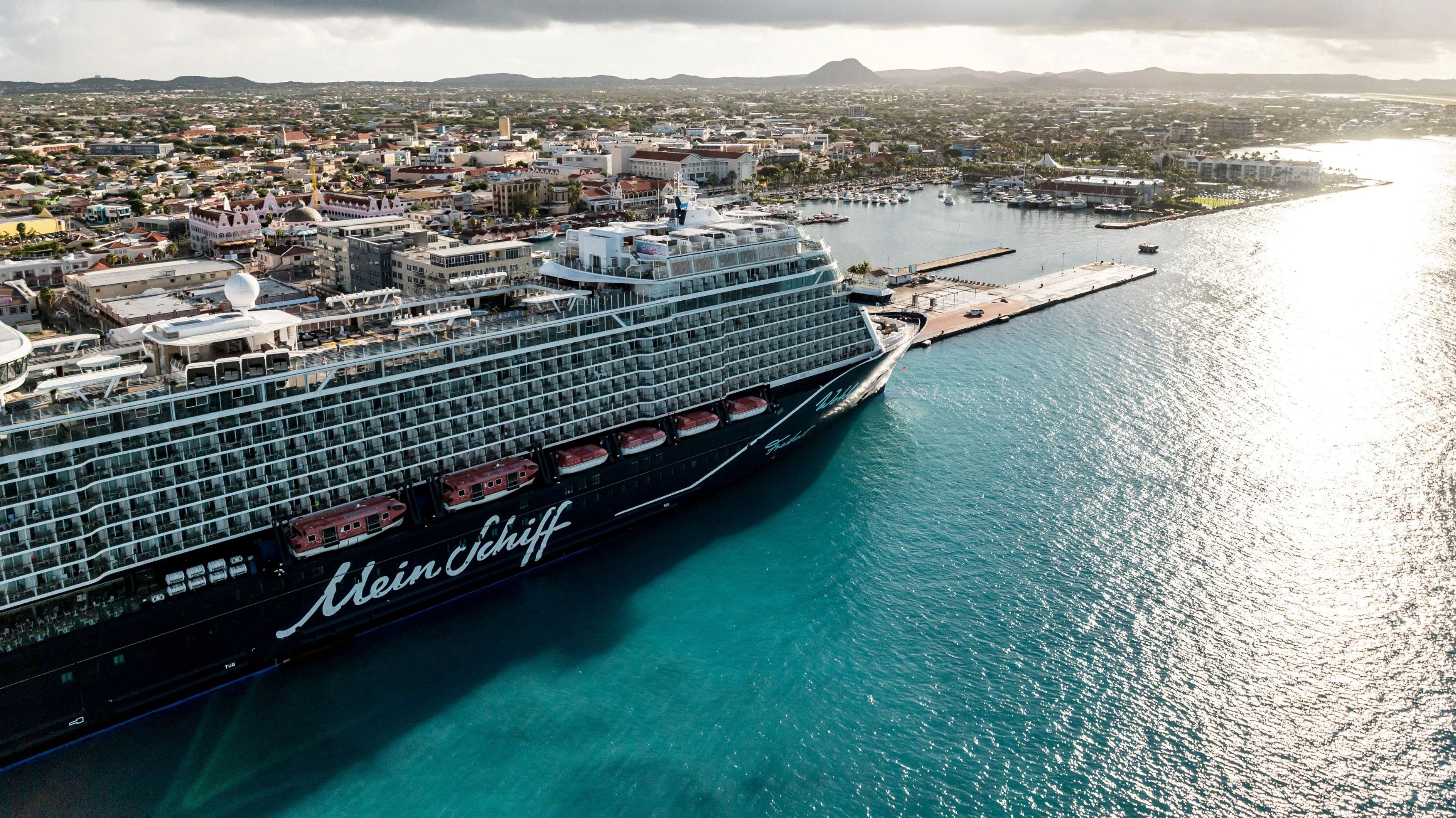 Heute.at - Iran beschießt deutsches TUI-Kreuzfahrtschiff