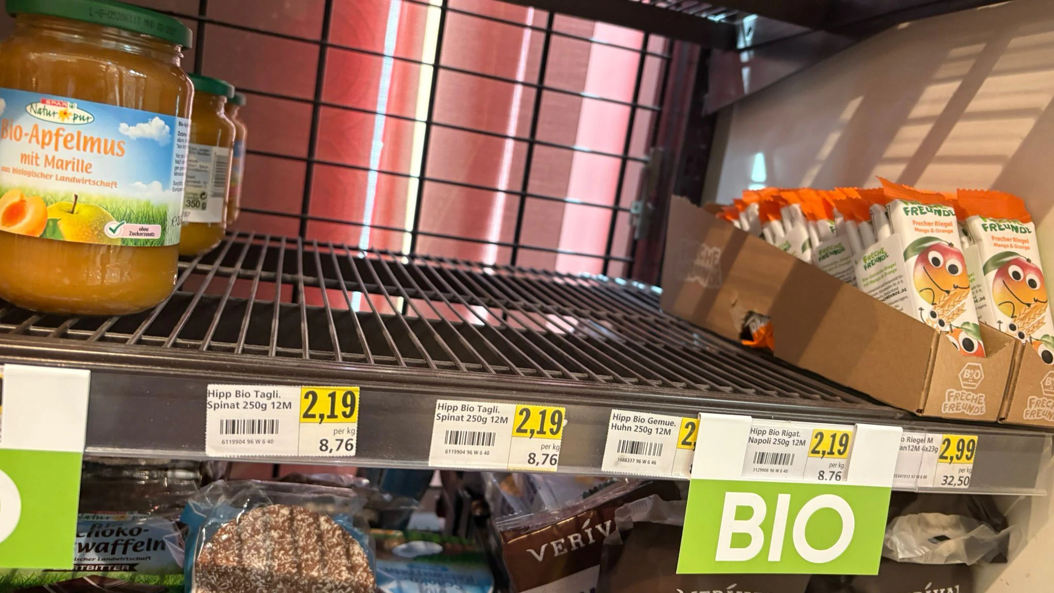 Leere Baby-Regal im SPAR: Alle HiPP-Produkte wurden sicherheitshalber eingezogen.