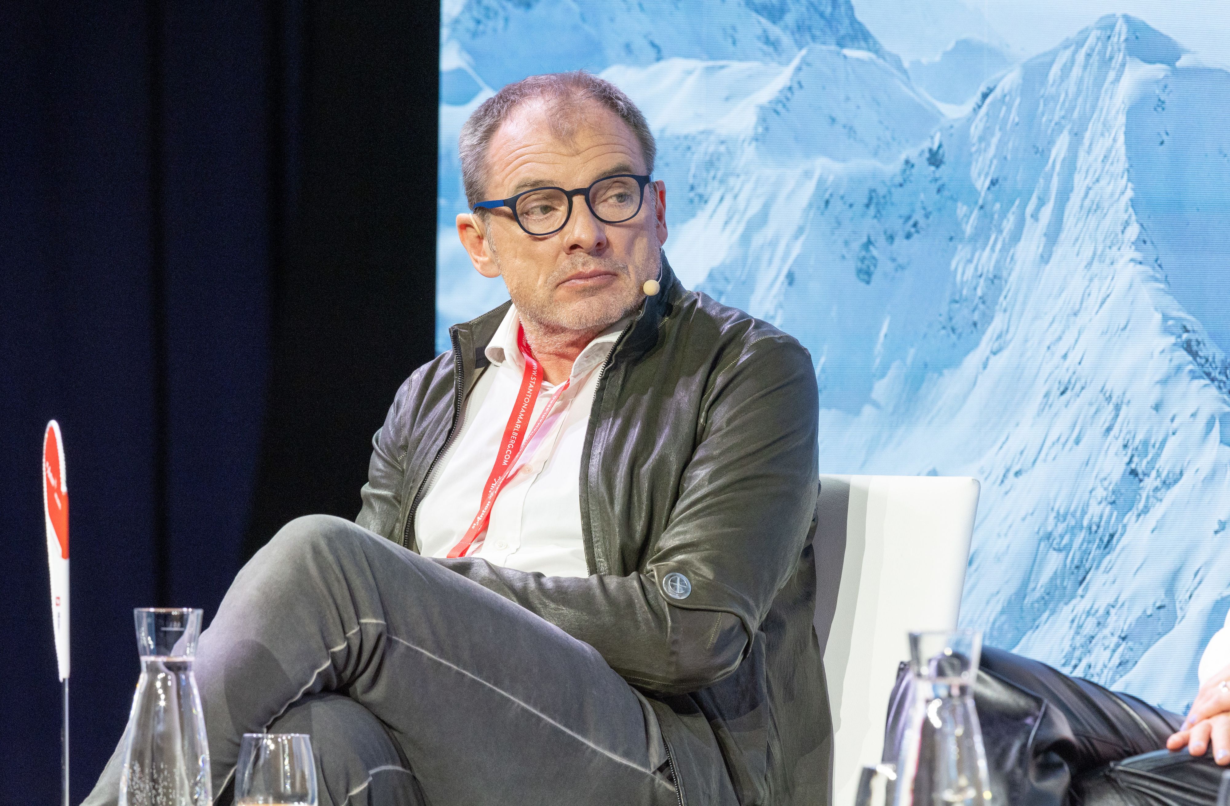 Chirurg Christian Fink legt das Skalpell nieder.
