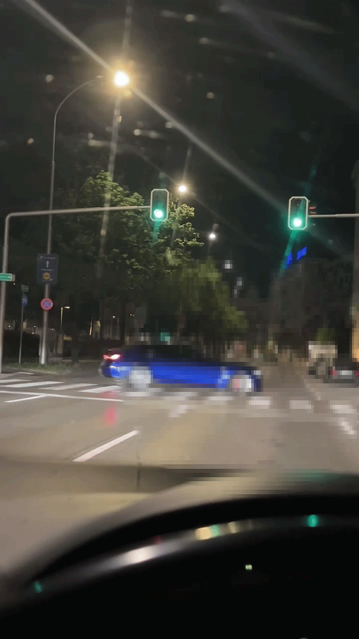 Wie auf einem Leserreporter-Video zu sehen ist, hielt der Lenker eines blauen BMWs mitten im Kreuzungsbereich des Mariahilfer Gürtels Ecke Kurgasse im 6. Bezirk.