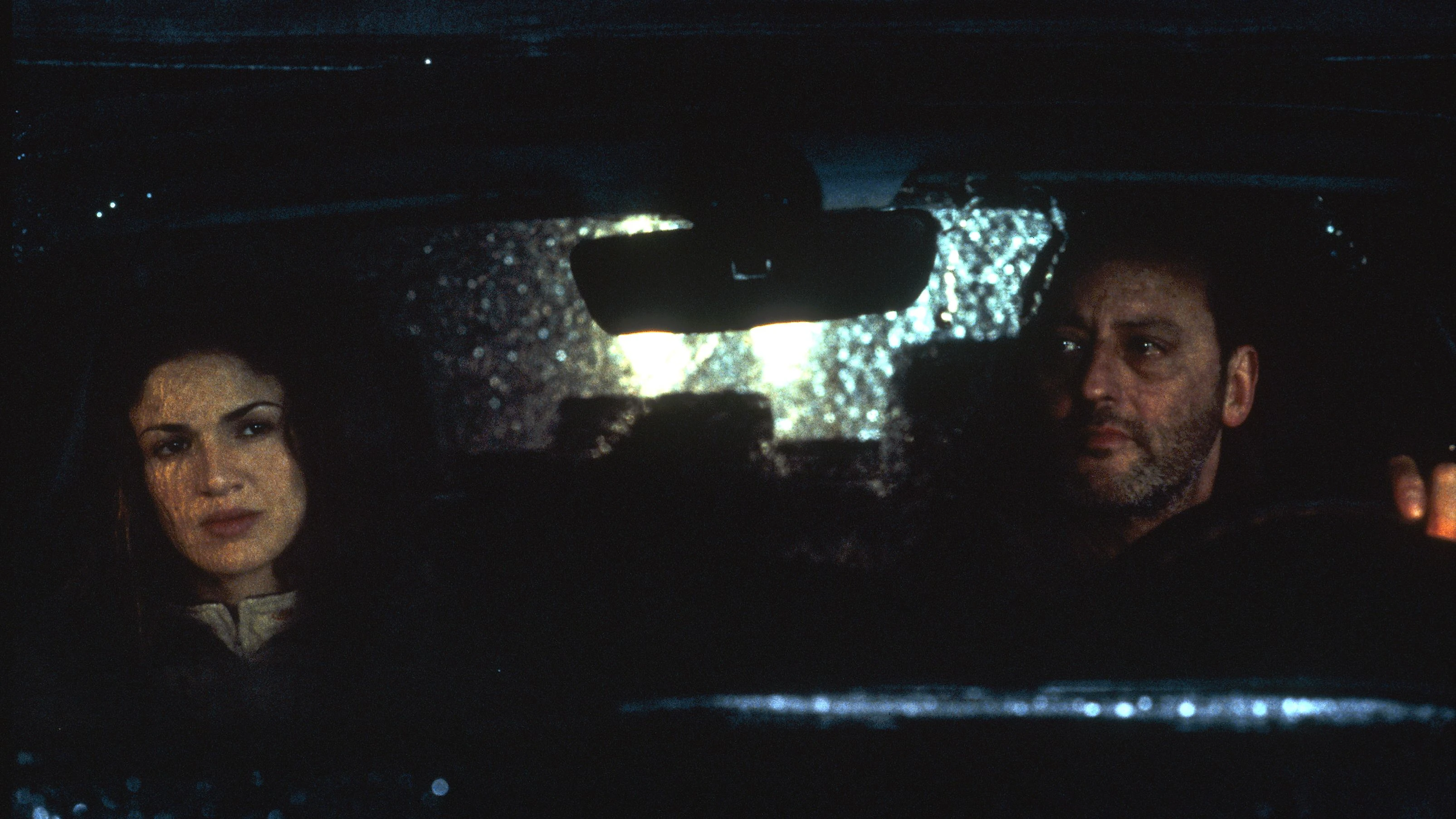 Szene mit Nadia Fares & Jean Reno in "Die purpurnen Flüsse" (2000).