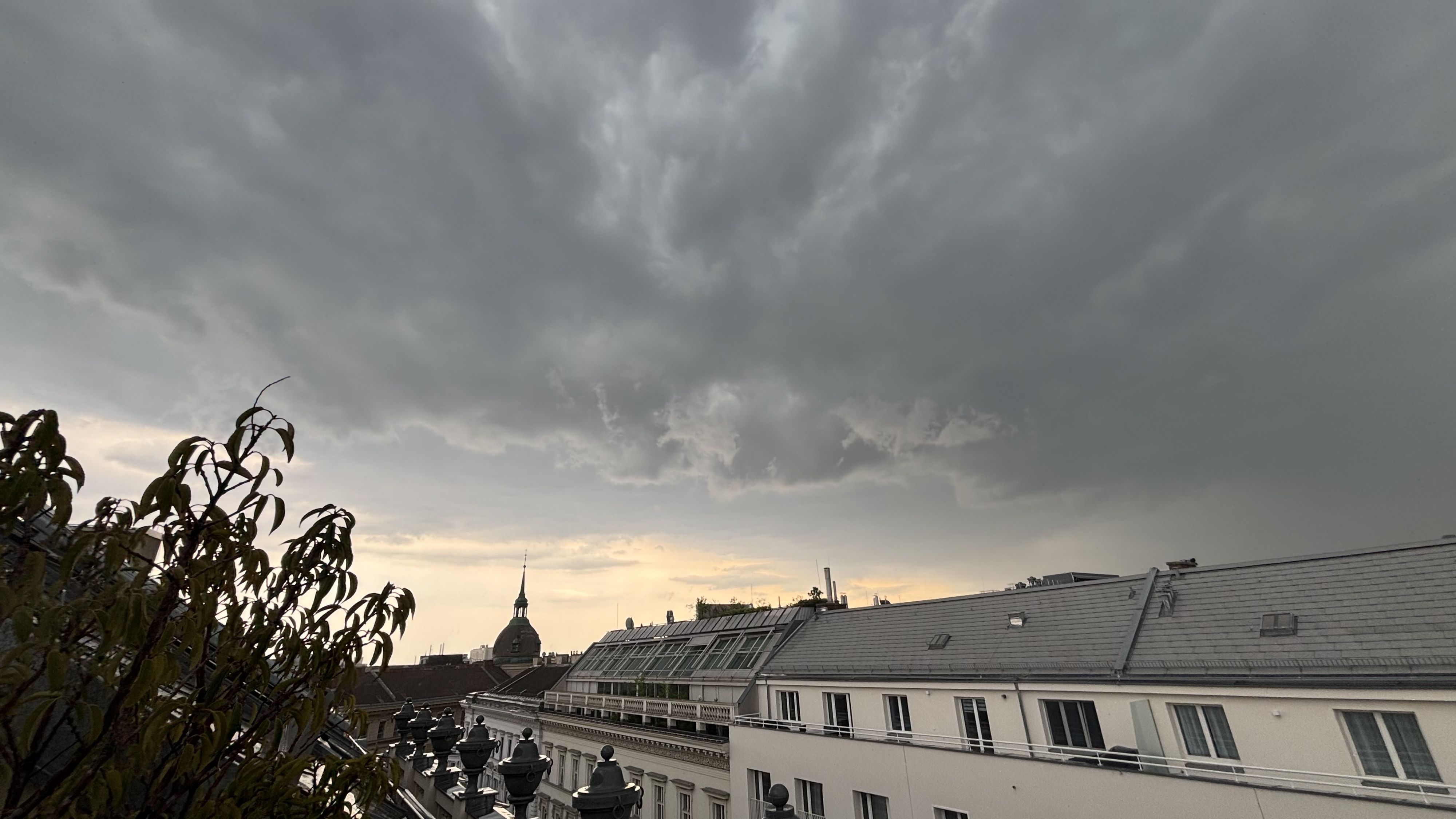 Heute.at - Hagel-Unwetter nimmt jetzt direkt Kurs auf Österreich
