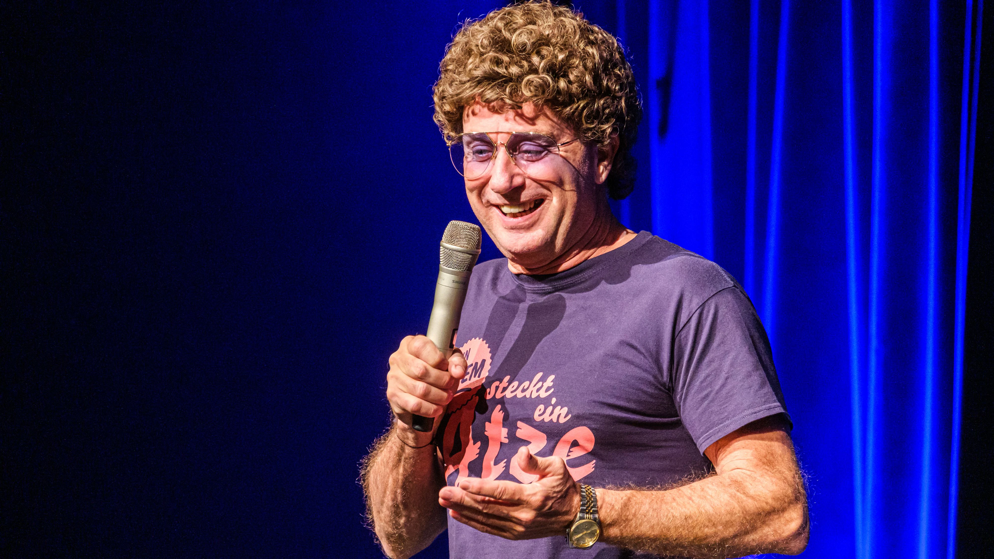 Atze Schröder ist mit seinem Programm "Der Erlöser" zu Gast in der Kaue am Samstag, 25. November 2023 in Gelsenkirchen.  Foto: Christoph Wojtyczka / Funke Foto Services