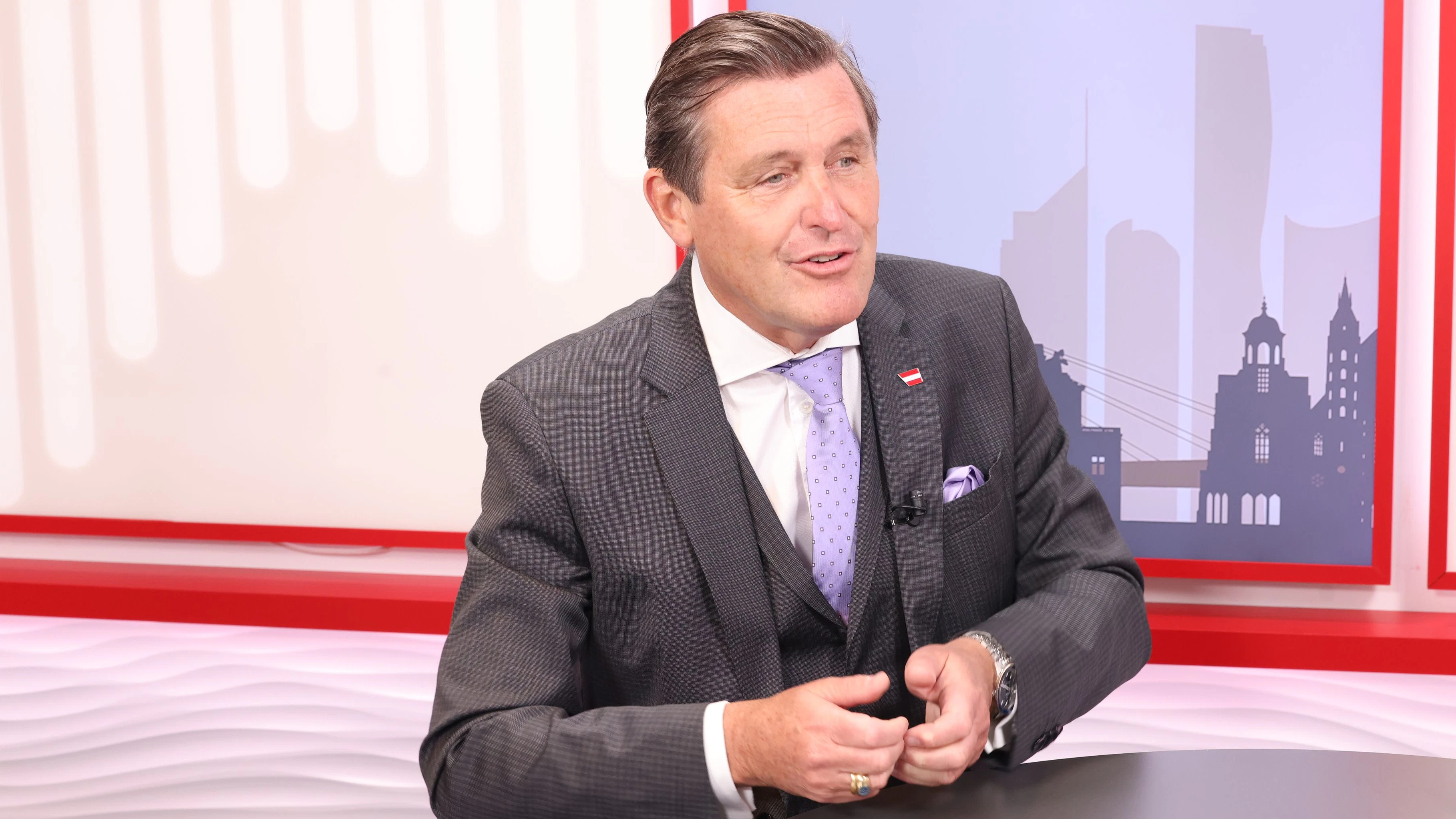 SP-Verkehrsminister Peter Hanke will für die ÖBB ein Modernisierungsprogramm – eindeutig kein Sparprogramm.