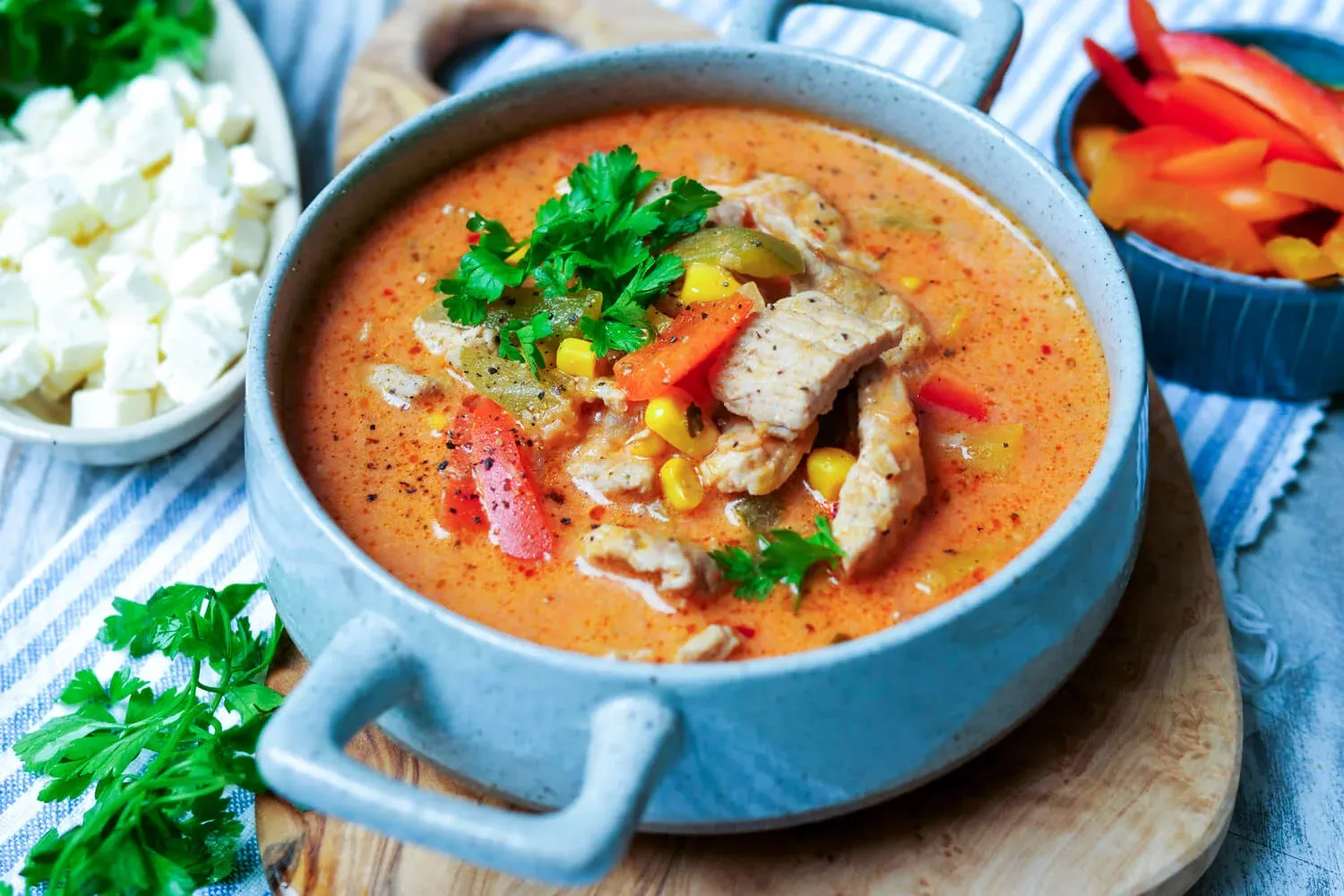 <strong>Gyrossuppe</strong>: schnell gemacht, herrlich würzig und ein echter Partyhit für die ganze Familie.