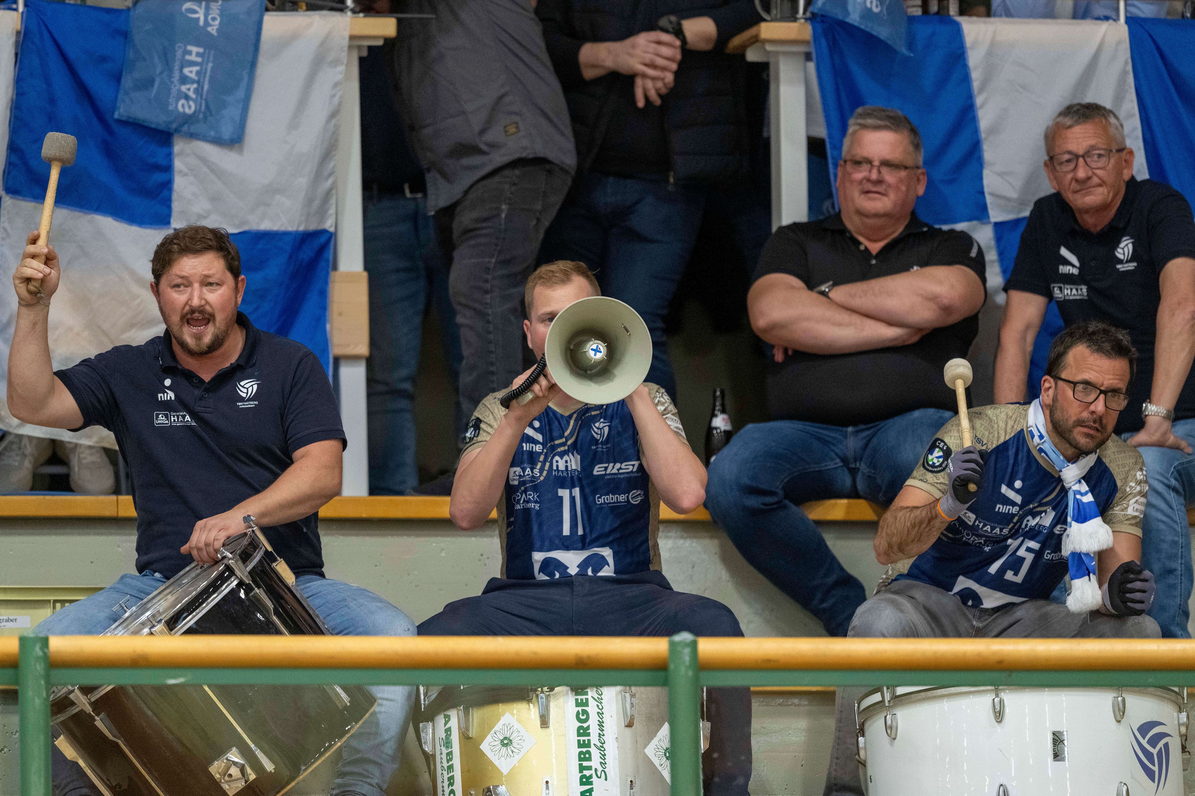 Hartberg-Anhänger müssen ihre Instrumente daheim lassen.