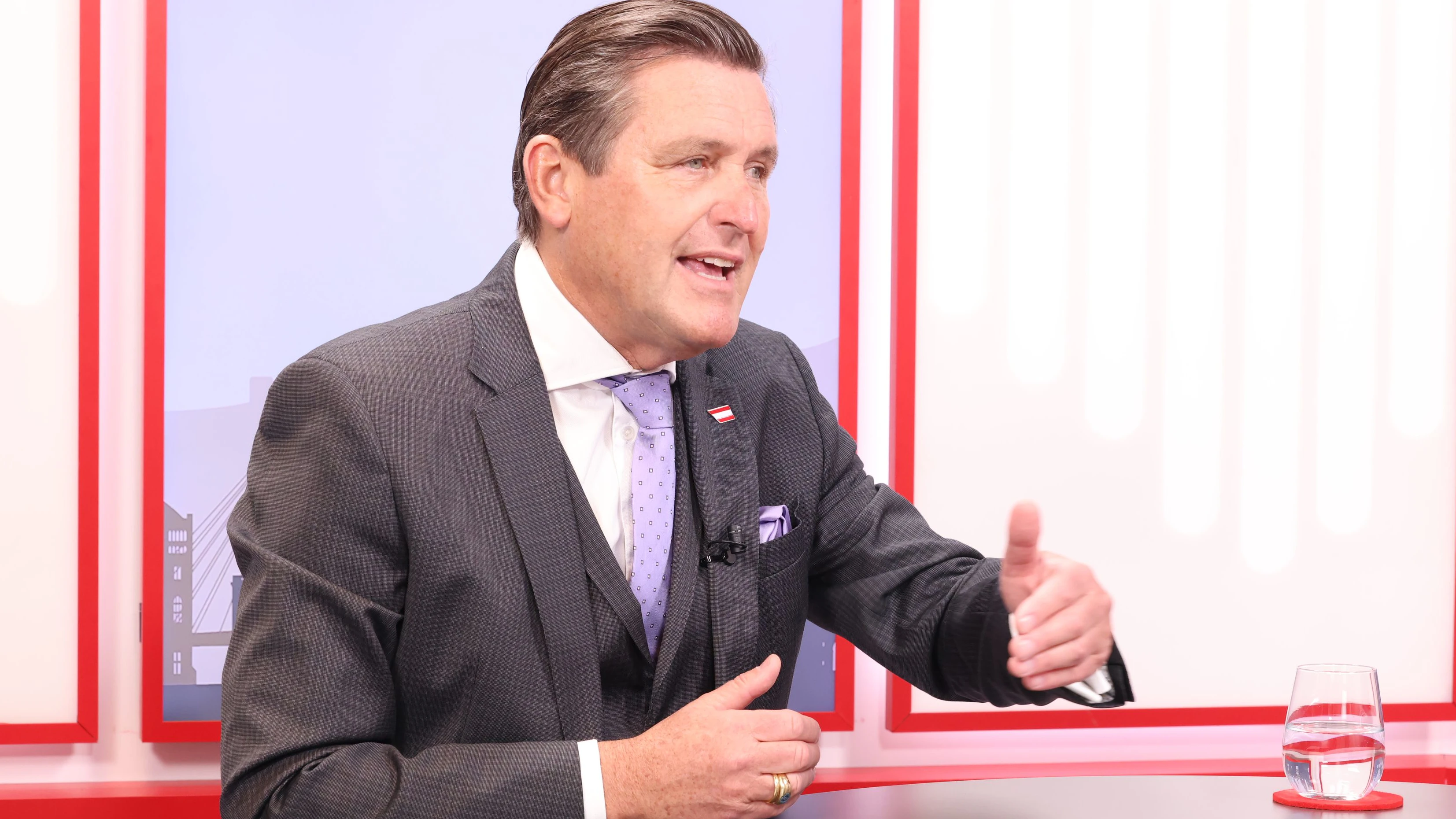 Verkehrsminister Hanke (SPÖ) lädt im Herbst zu einem großen Gipfel zum automatisierten Fahren.