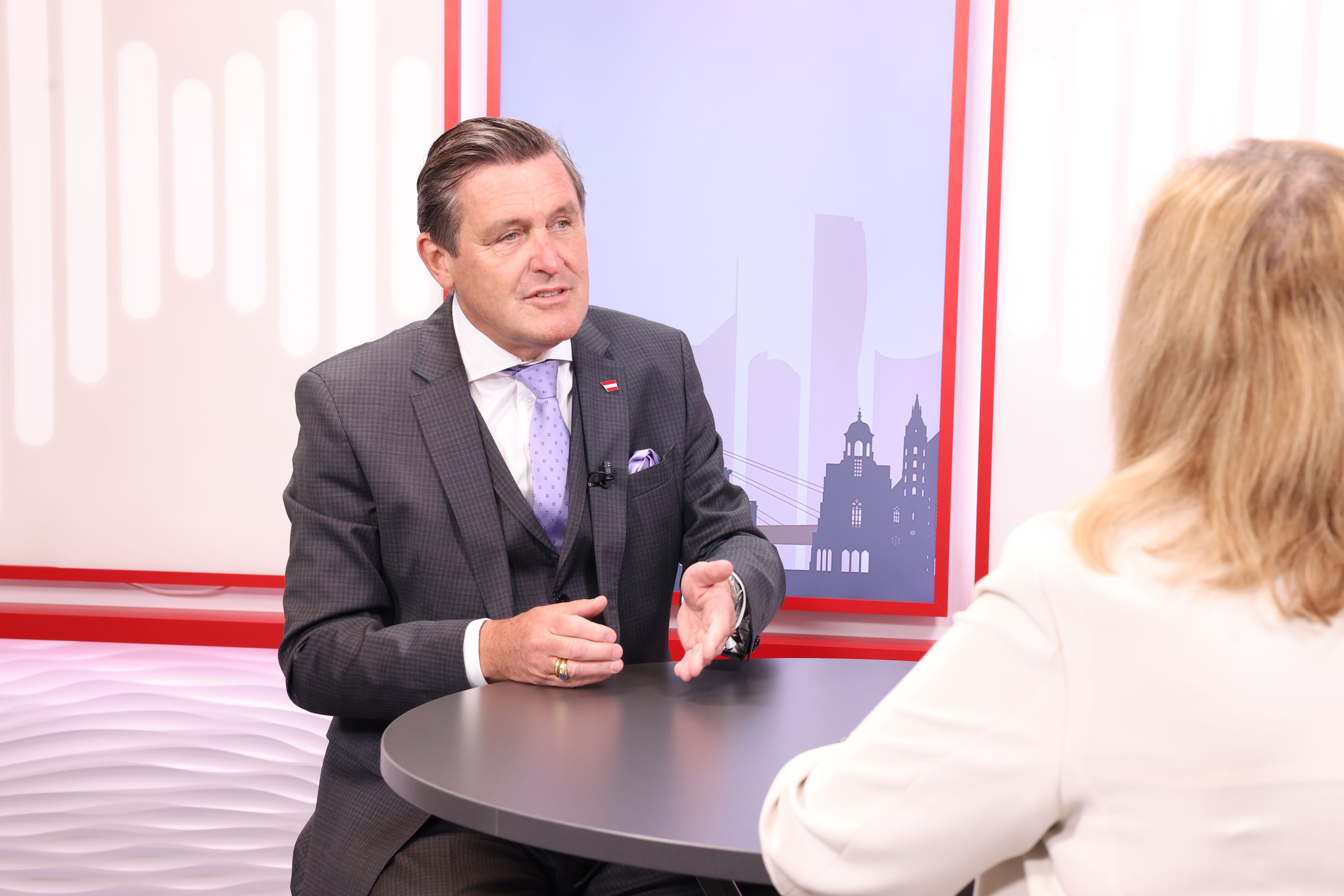 Peter Hanke (SPÖ), Minister für Innovation, Mobilität und Infrastruktur, im Interview mit 