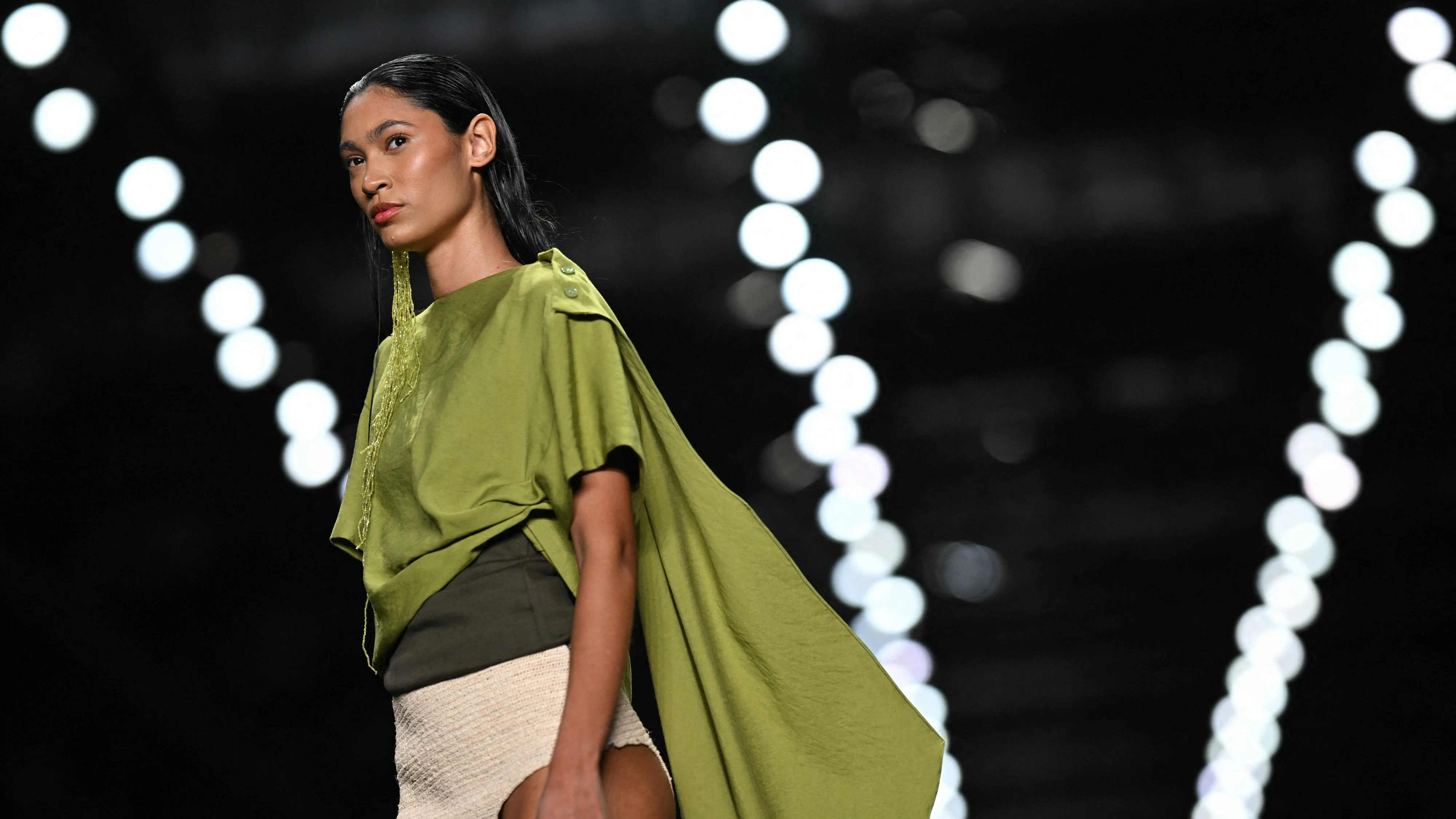 Grünes Outfit auf der Brazil Fashion Week...