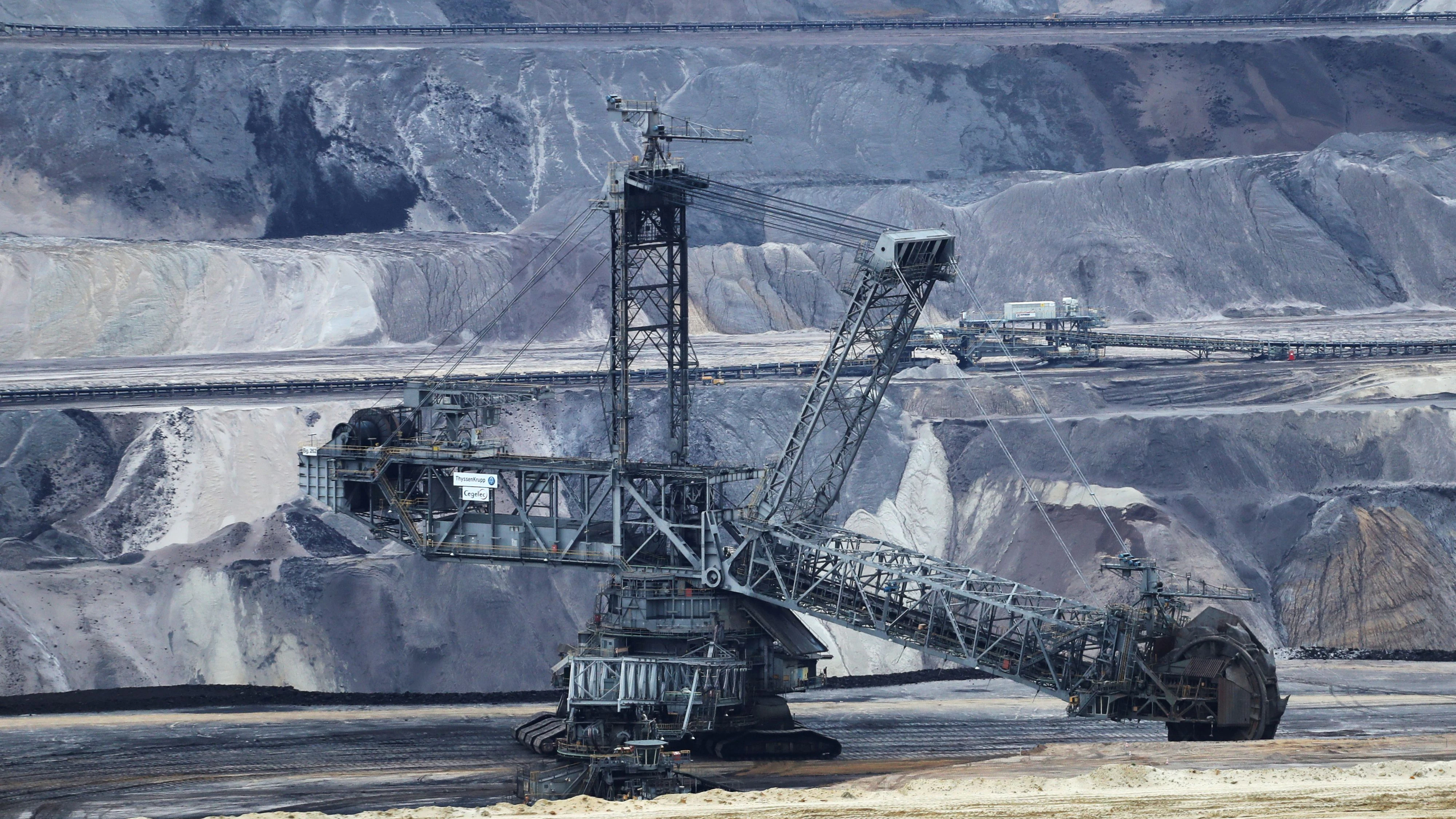 An excavator of German utility RWE stands in the open open-cast brown coal mining area of Garzweiler near the village of Jackerath, Germany, January 15, 2020. REUTERS/Wolfgang Rattay