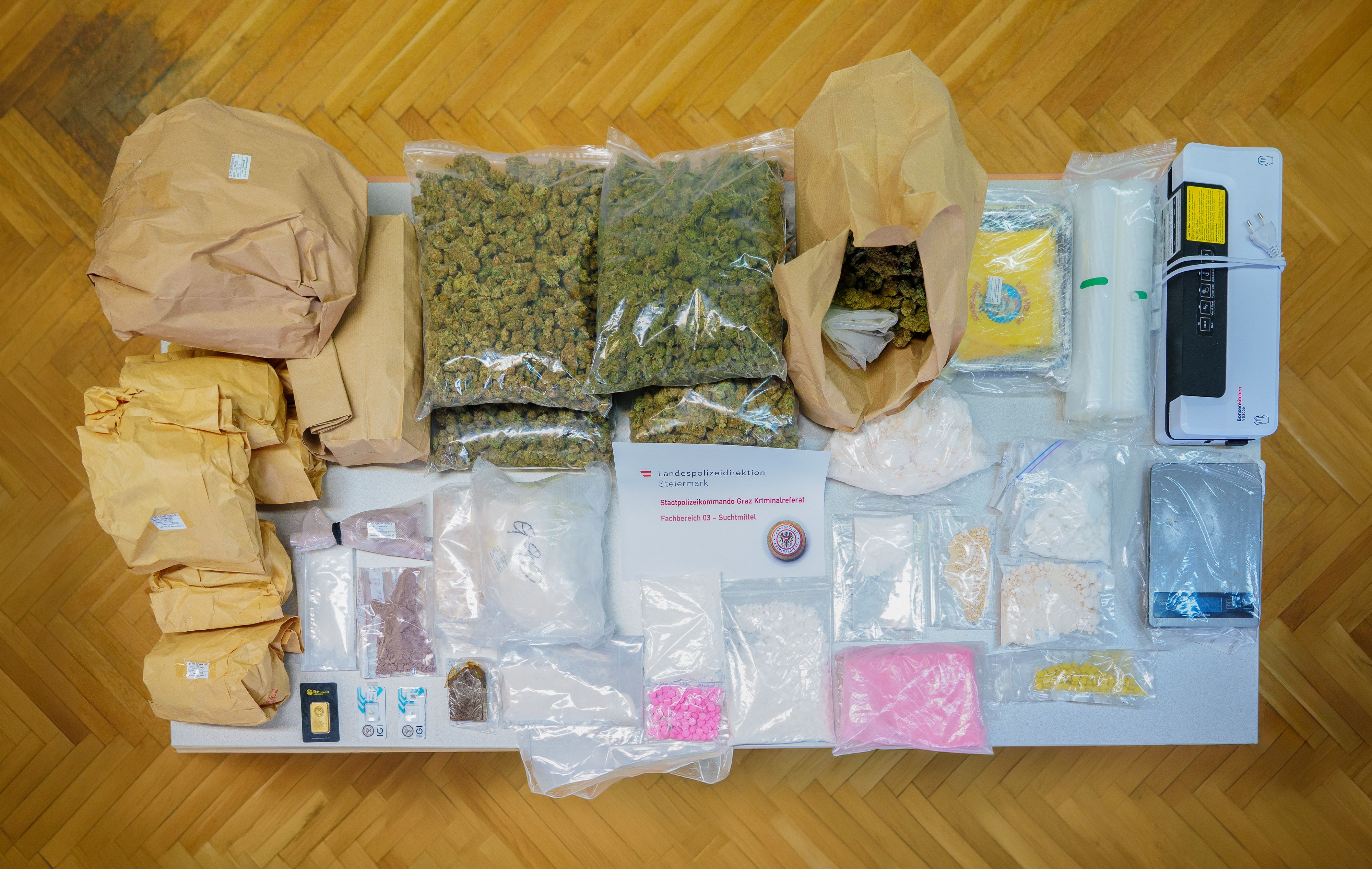 Ein seit vier Jahren flüchtiger Grazer wurde in Slowenien festgenommen. Er steht im Verdacht, rund 170 Kilogramm harter Drogen in die Steiermark geliefert zu haben.