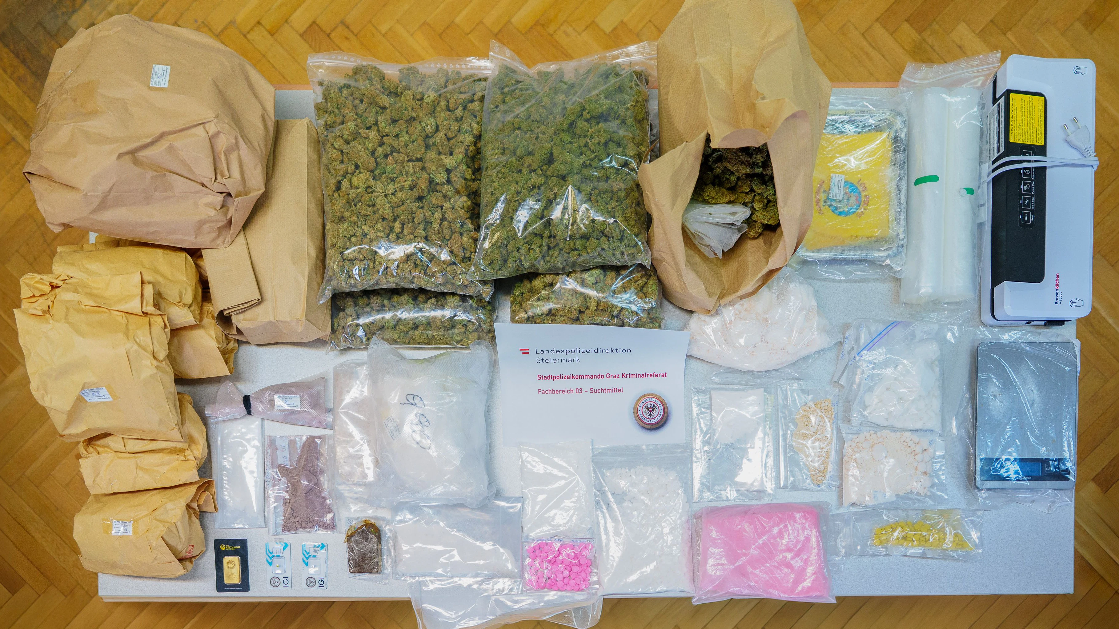 Ein seit vier Jahren flüchtiger Grazer wurde in Slowenien festgenommen. Er steht im Verdacht, rund 170 Kilogramm harter Drogen in die Steiermark geliefert zu haben.