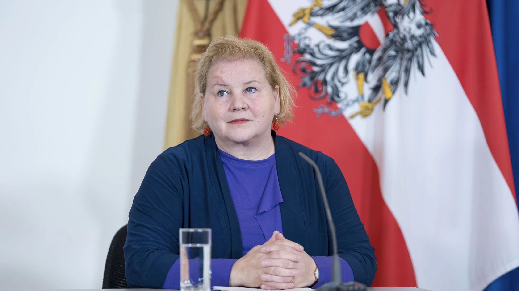 Gesundheitsministerin Korinna Schumann warnt in der Causa HiPP: "Bitte seien Sie vorsichtig!"