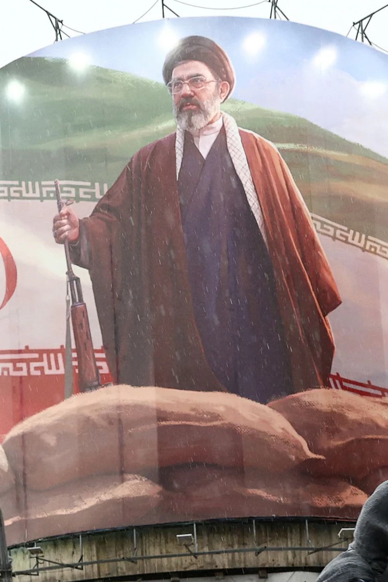 Irans Oberster Führer Mojtaba Khamenei ist ein Phantom: Hat er wirklich Macht oder ist er eine Marionette?