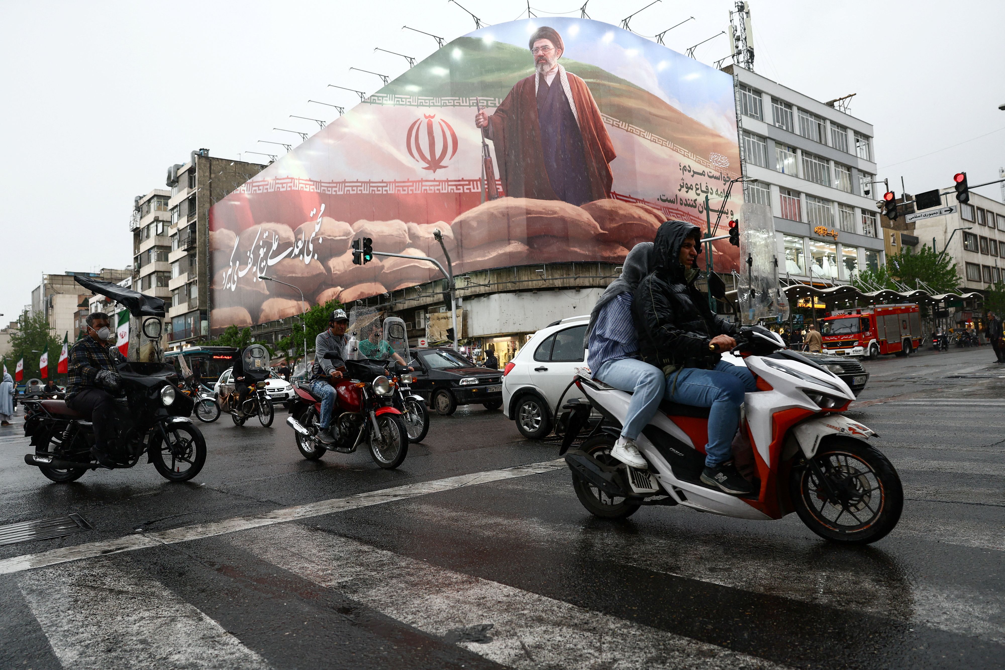 Heute.at - Krieg oder Frieden? Nun offener Machtkampf im Iran