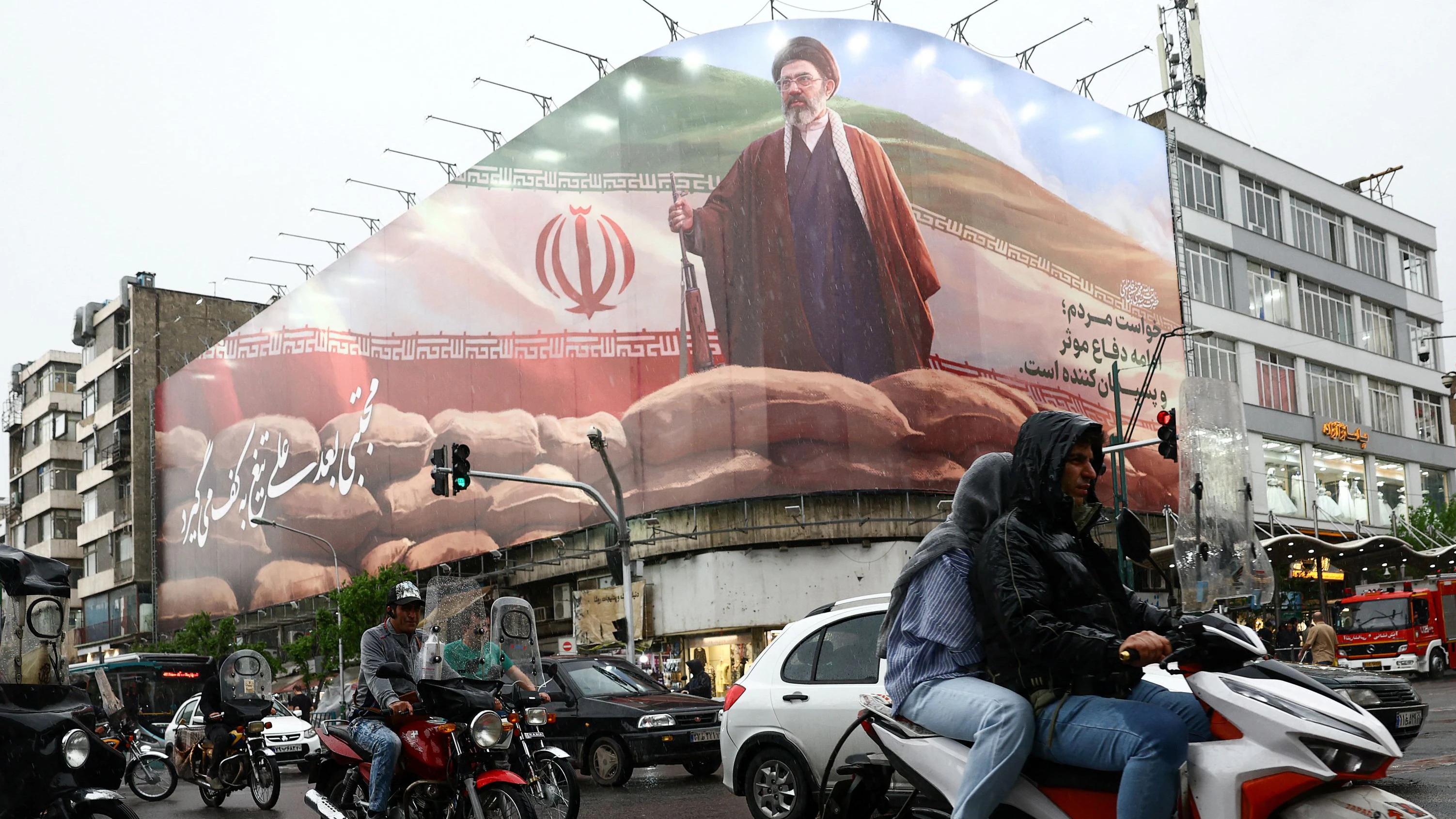 Heute.at - Krieg oder Frieden? Nun offener Machtkampf im Iran