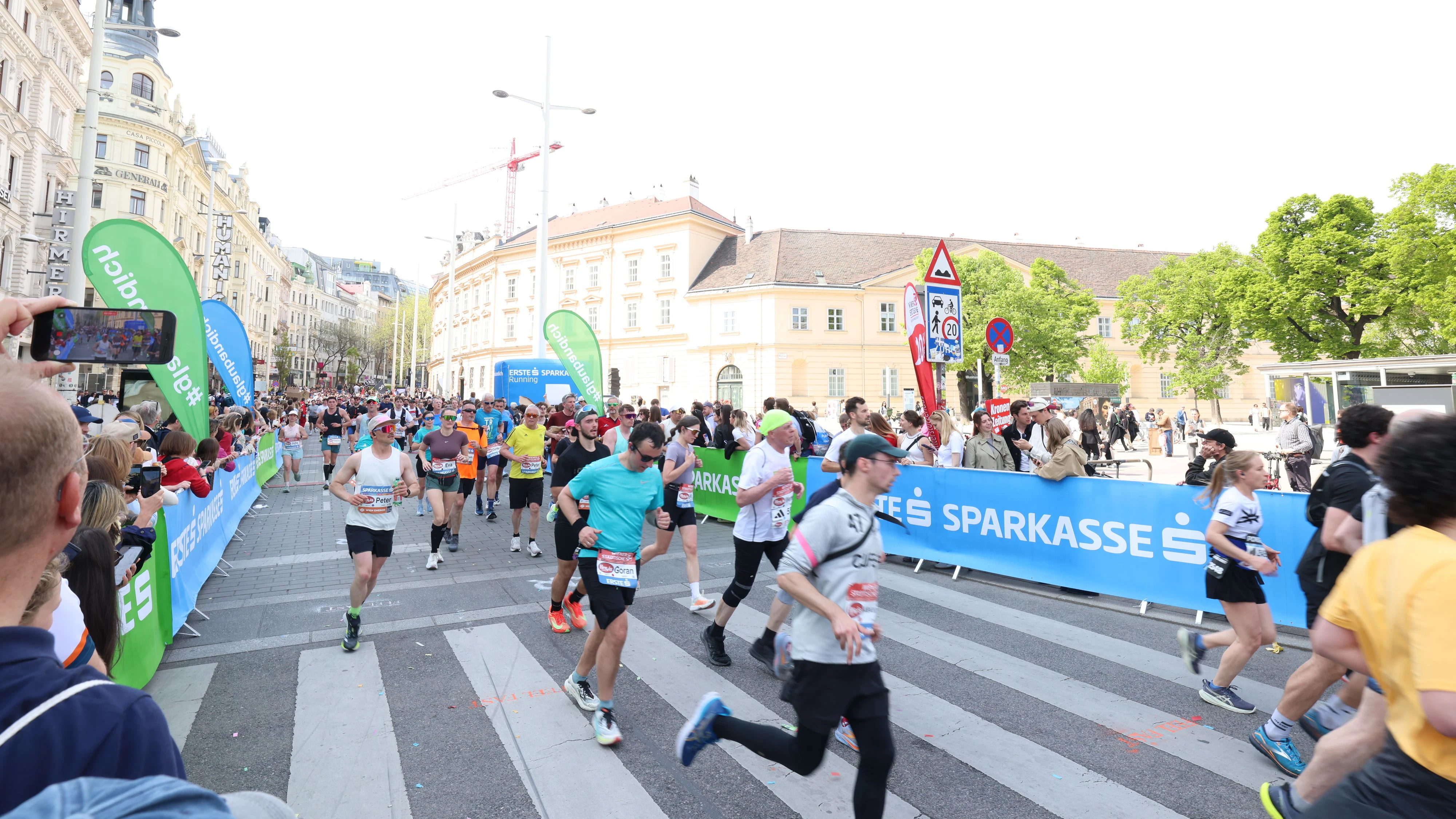Heute.at - Marathon-Läufer attackiert Polizistin und eigene Frau