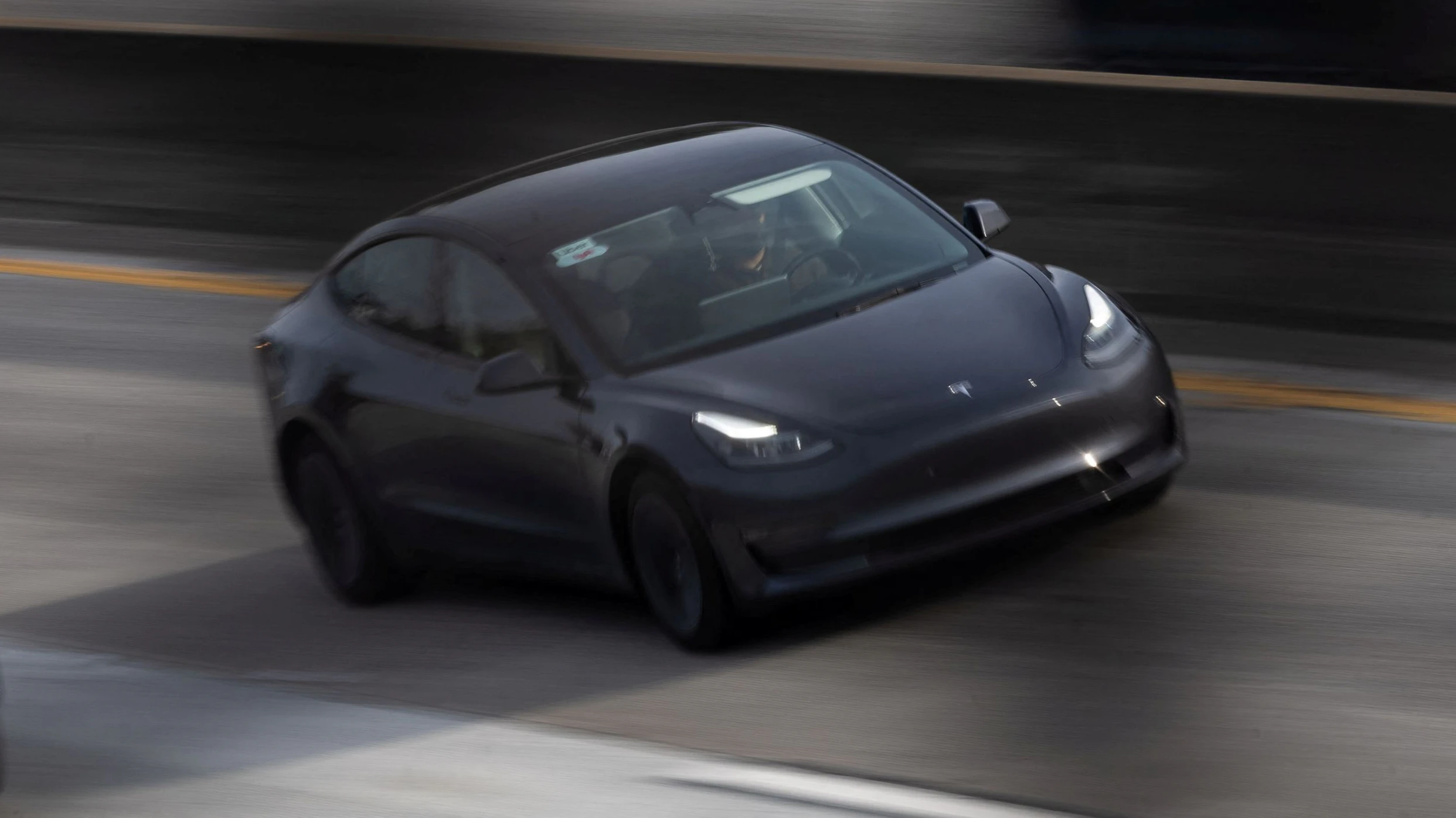 Tesla verschweigt tausende Autopilot-Unfälle. (Symbolbild)