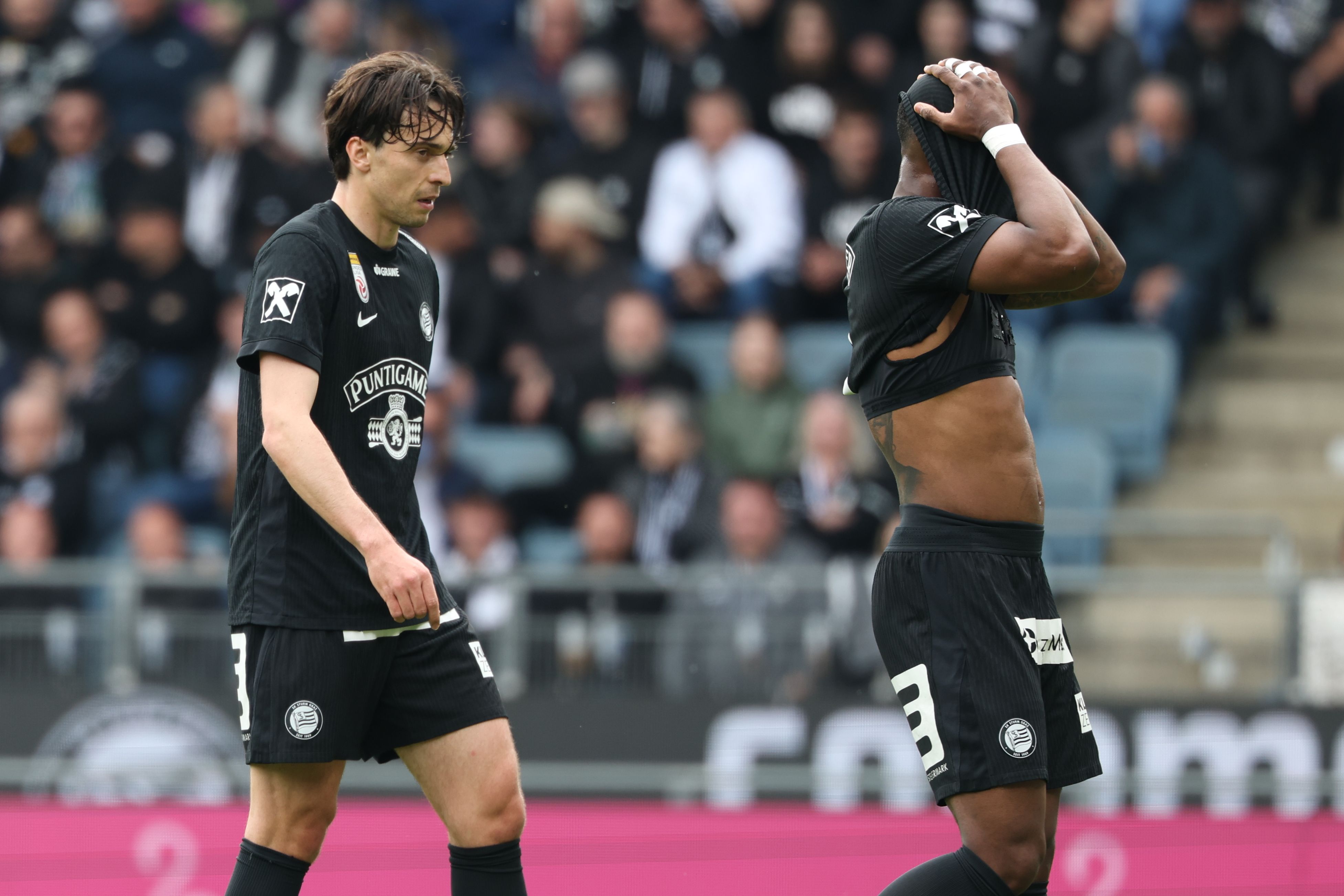 Mitchell verdeckt sein Gesicht: Pause droht