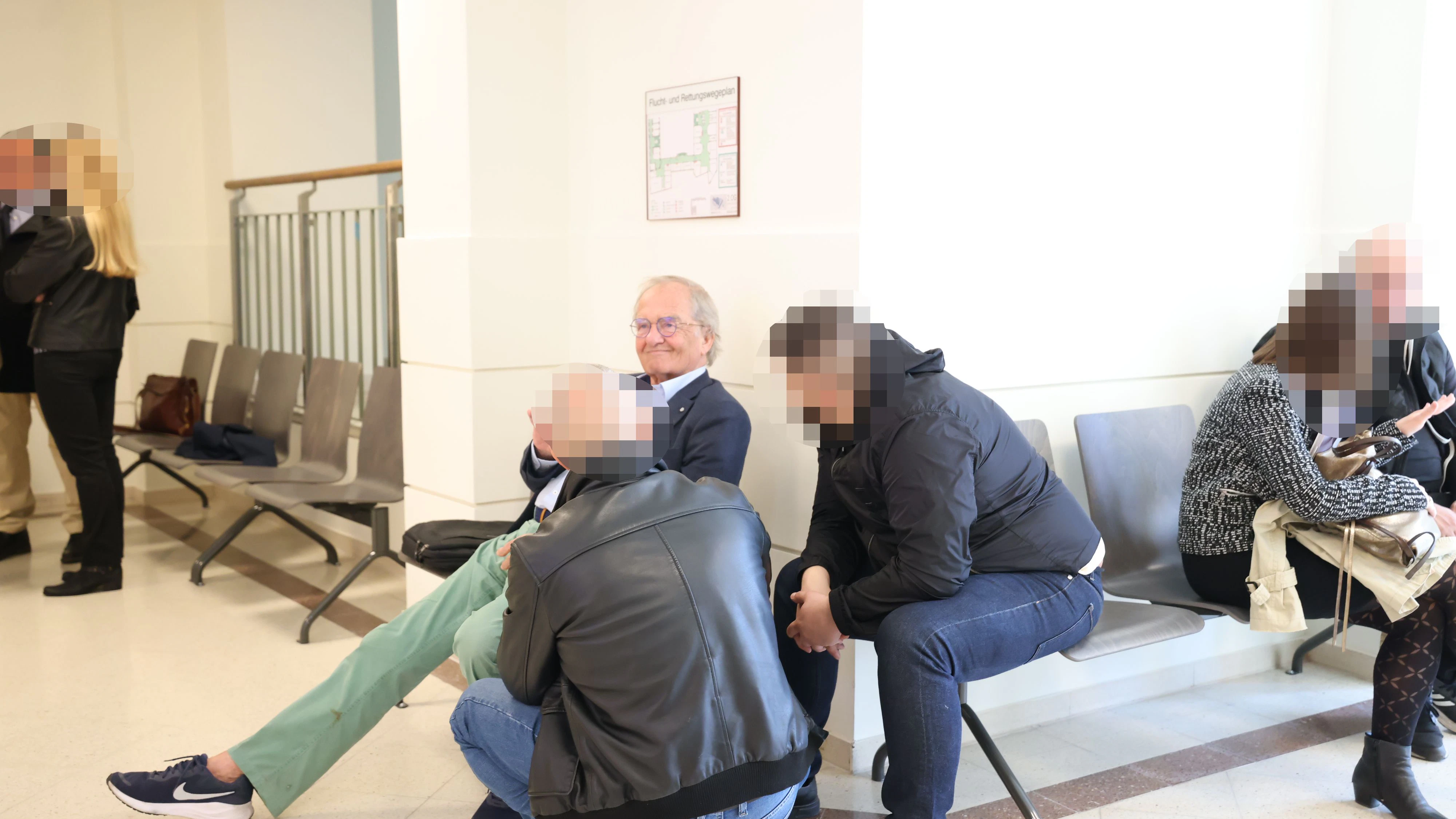 Anwalt Peter Philipp hatte gut lachen, sein Mandant ging frei.