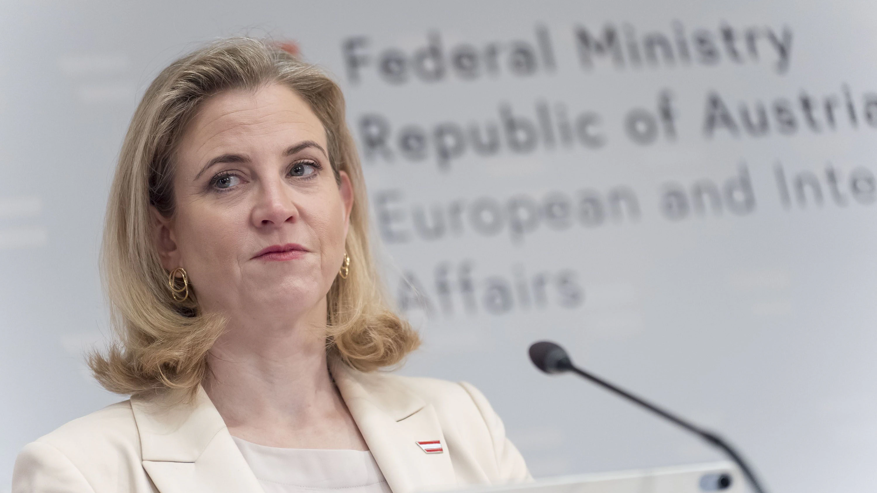  Finanzstaatssekretärin Barbara Eibinger-Miedl (ÖVP), OECD-Generalsekretär Mathias Cormann, Außenministerin Beate Meinl-Reisinger (NEOS) und Finanzminister Markus Marterbauer (SPÖ) am Donnerstag, 19. März 2026, anl. der PK des Außenministeriums, OECD "Economic Survey - Wirtschaftsbericht zu Österreich" im Außenministerium in Wien. 20260319 Foto: Helmut Graf/Tageszeitung Heute