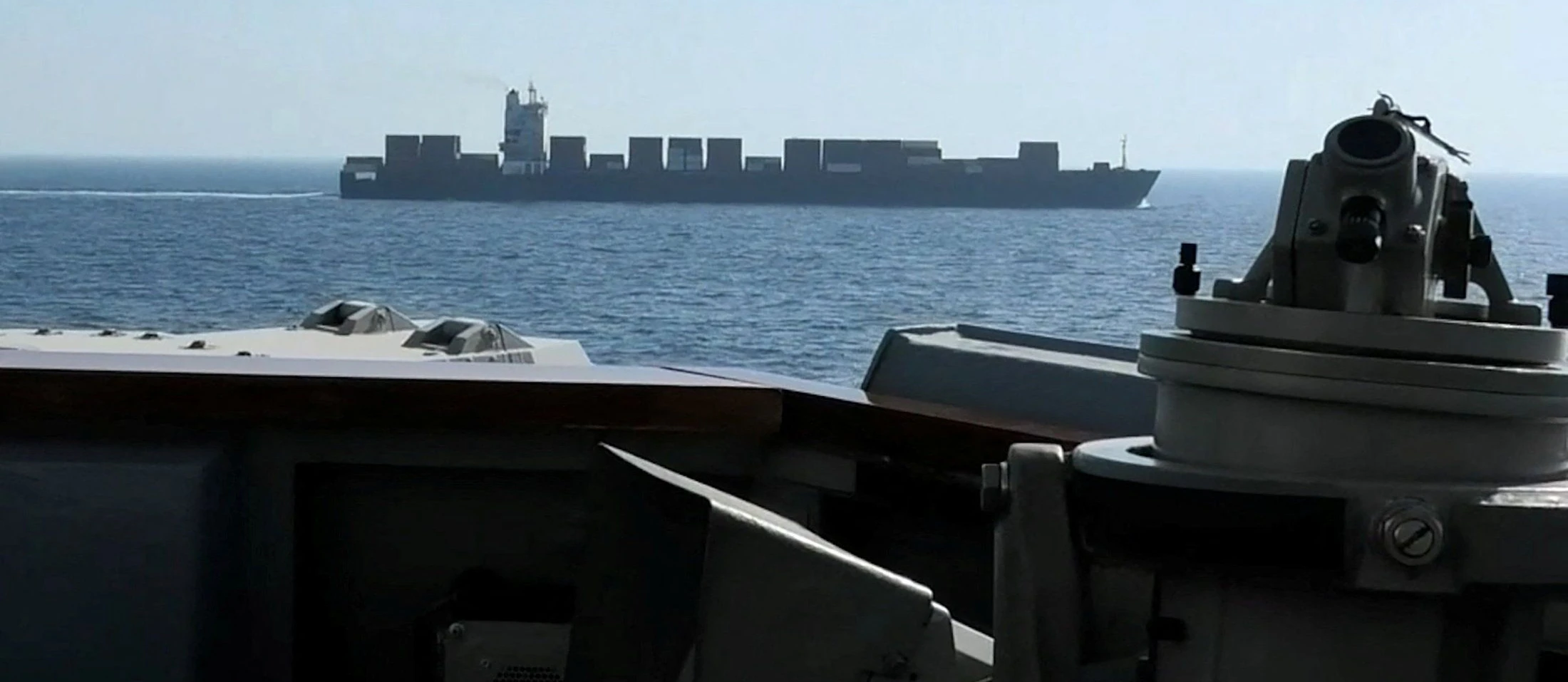 Die USS Spruance schoss dem unter iranischer Flagge fahrenden Frachtschiff M/V Touska ein Loch in den Maschinenraum