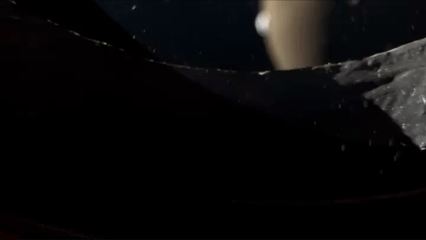 Artemis-Astronaut Reid Wiseman filmte durch das winzige Fenster der Andockluke einen spektakulären Erduntergang.