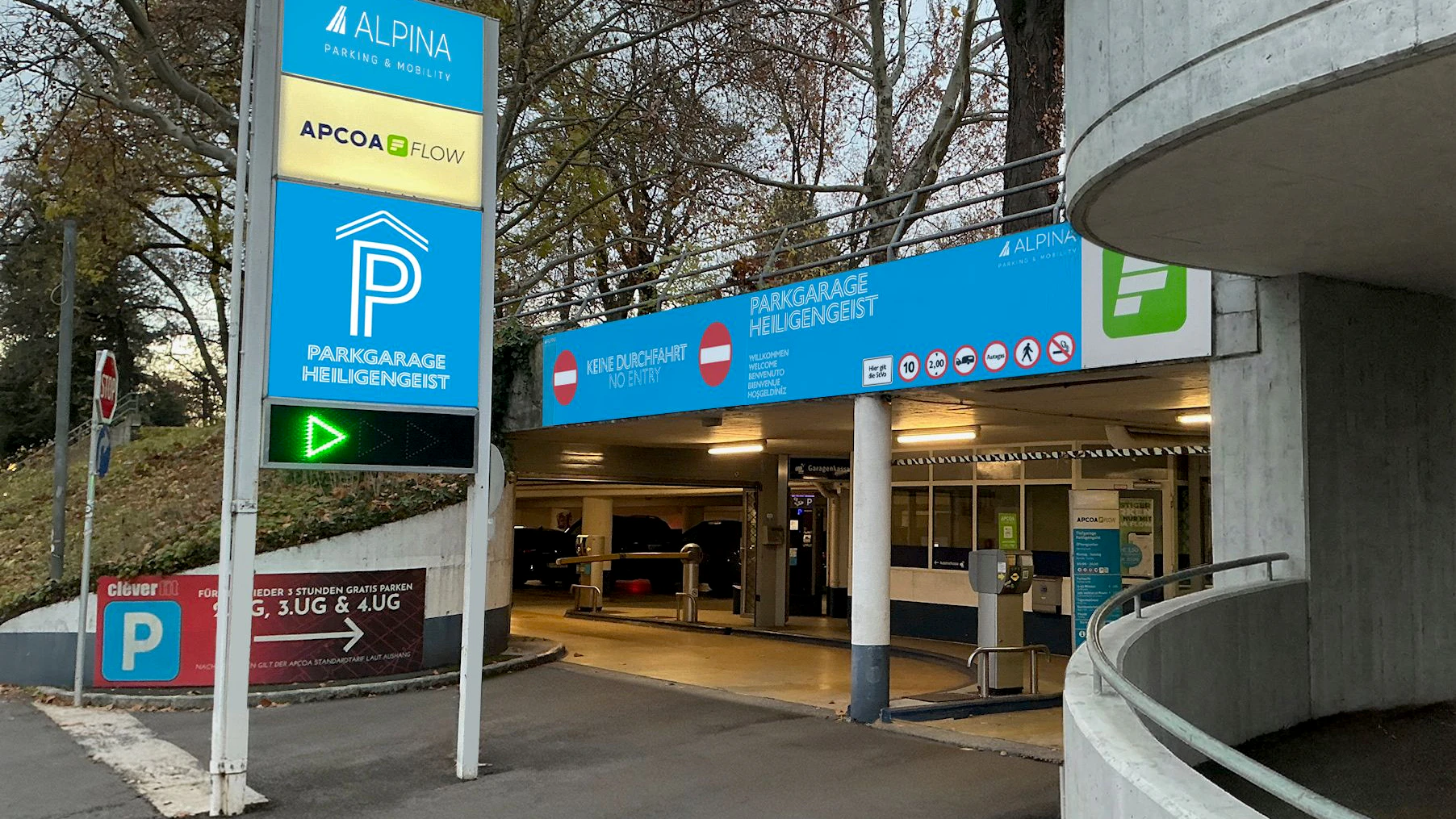 Bis zu 46,80 Euro – pro Tag. So viel kostet es, hier das Auto abzustellen.