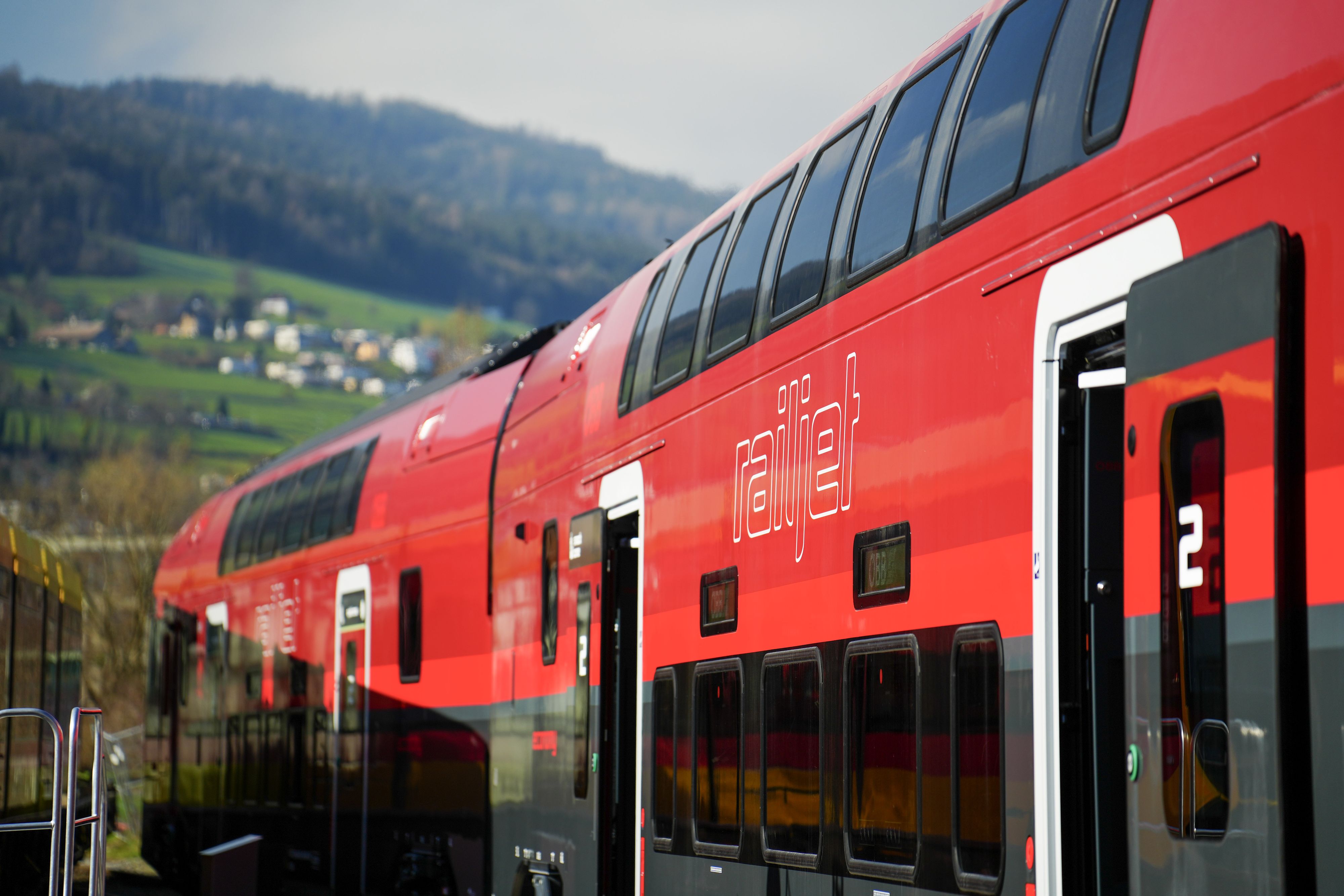 Übrigens: Ab Ende 206 sind auf der Weststrecke neue Doppelstock-Railjets unterwegs.