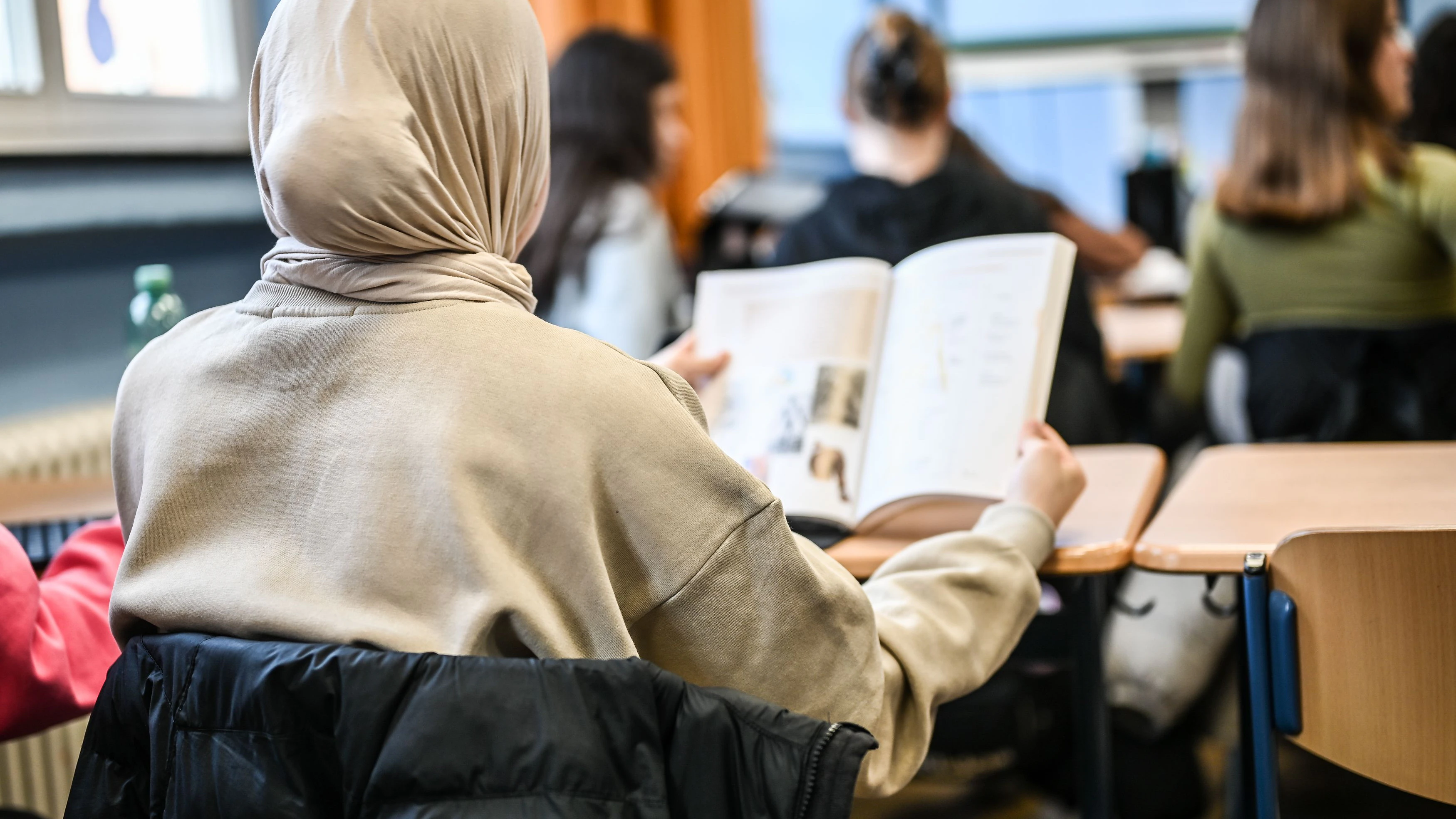 Heute.at - Kopftuchverbot gilt schon in der Sommerschule