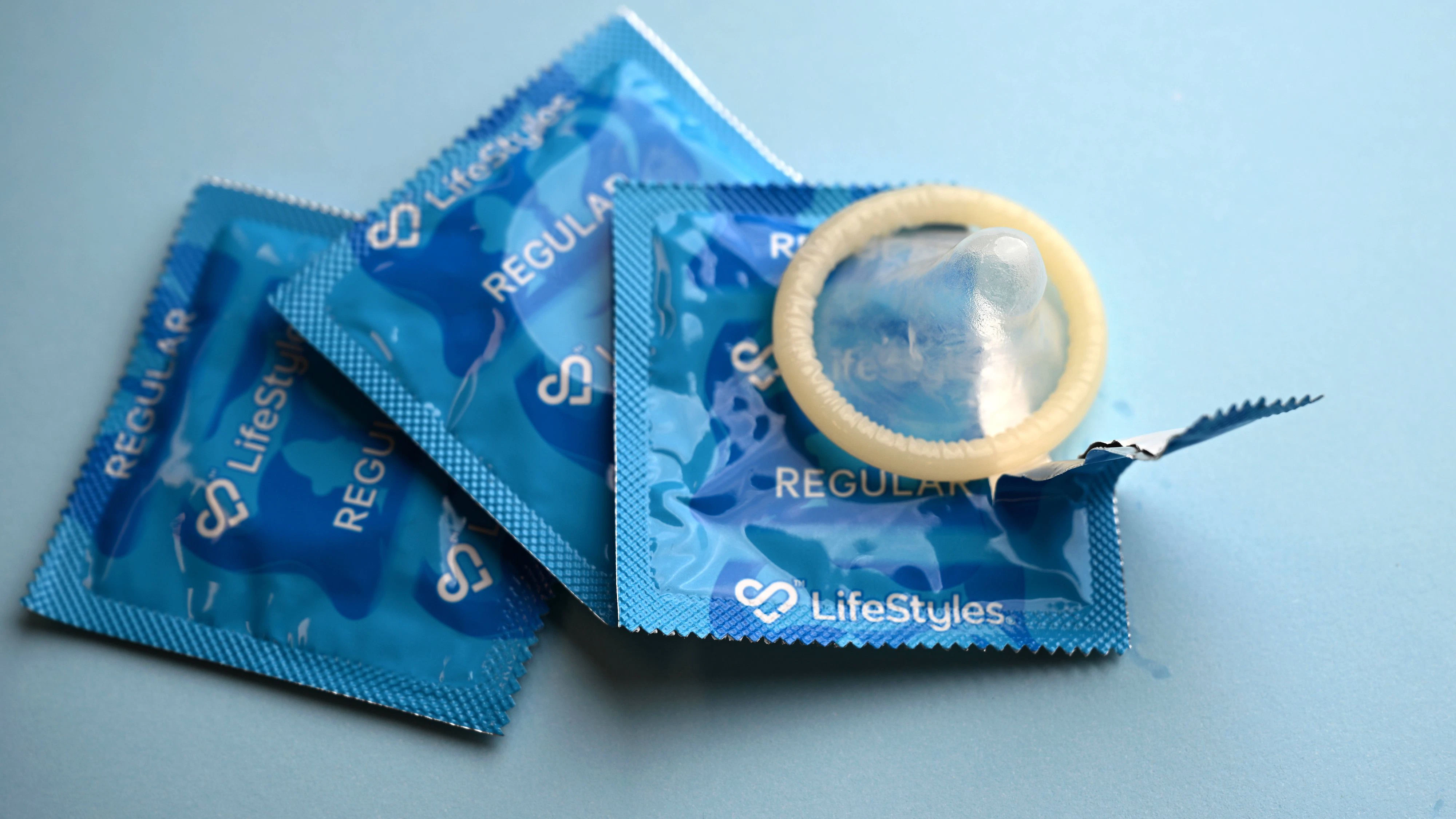 Wegen des Iran-Kriegs steigen die Kondompreise deutlich an. (Symbolbild)