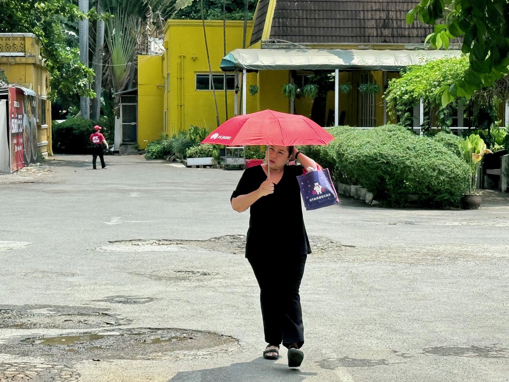 Eine massive Hitzewelle rollt derzeit über Bangkok.