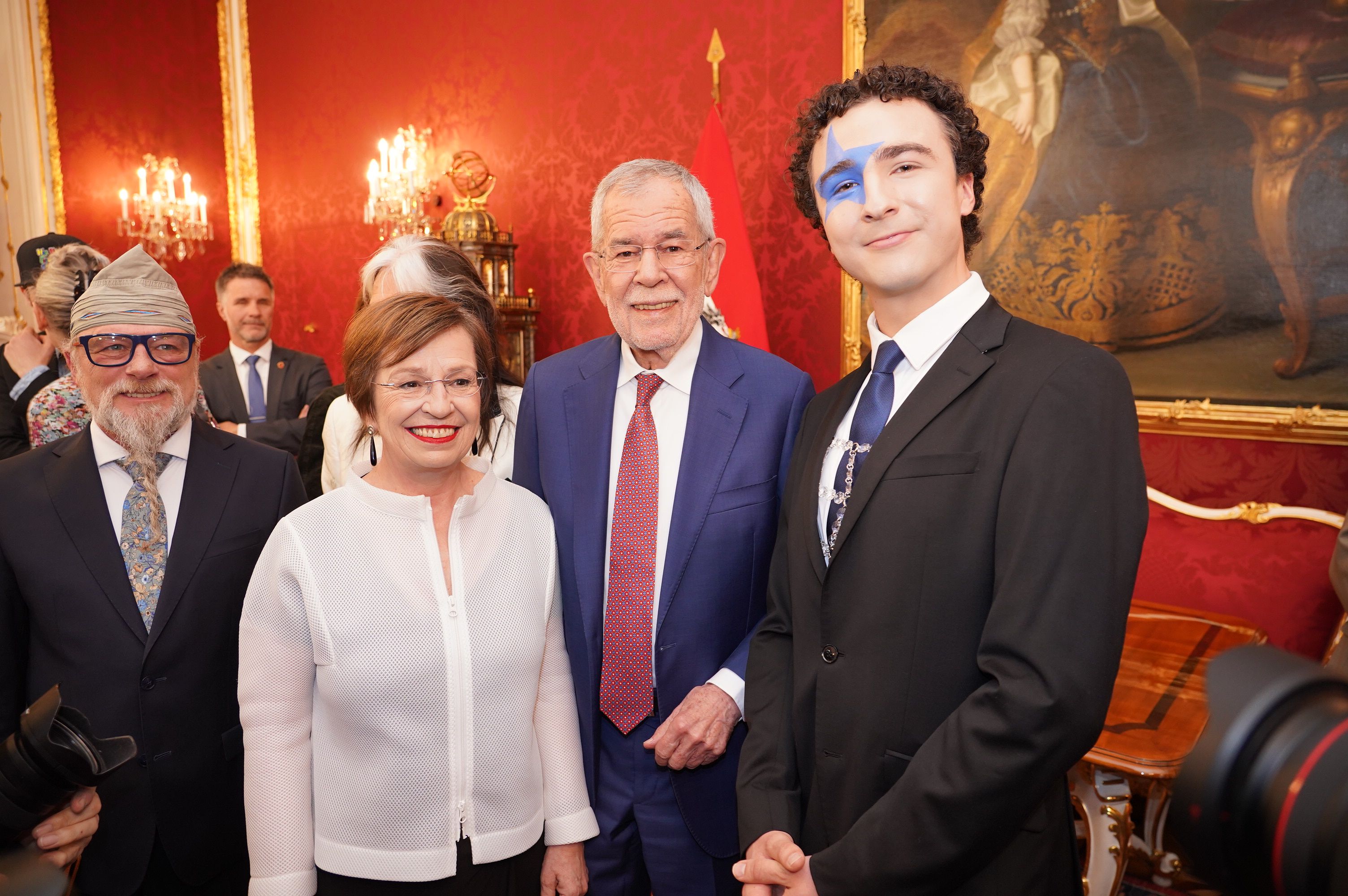 Bundespräsident Alexander Van der Bellen mit Frau Doris Schmidauer und Cosmó