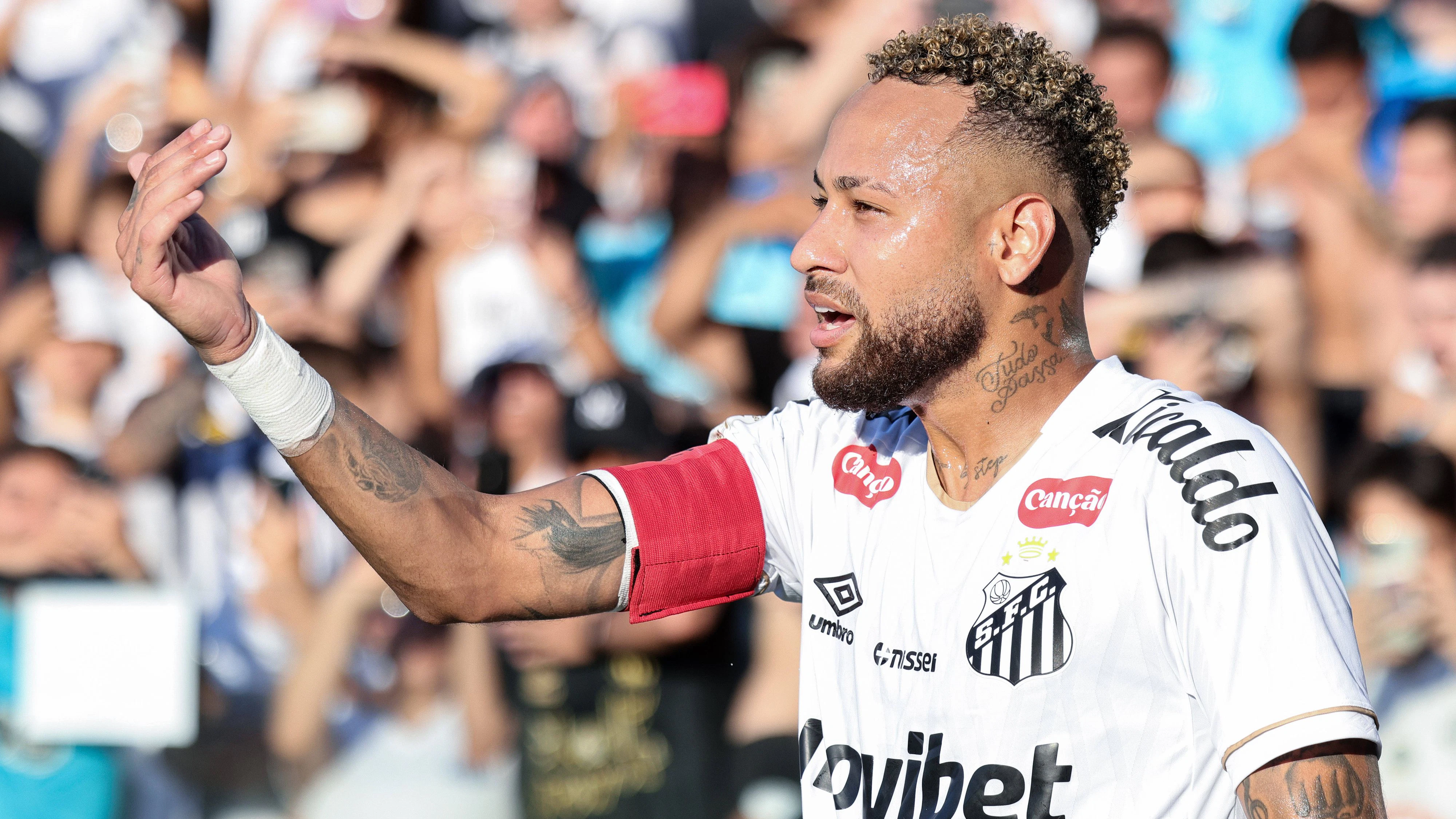 Neymar lässt seinem Frust freien Lauf. 