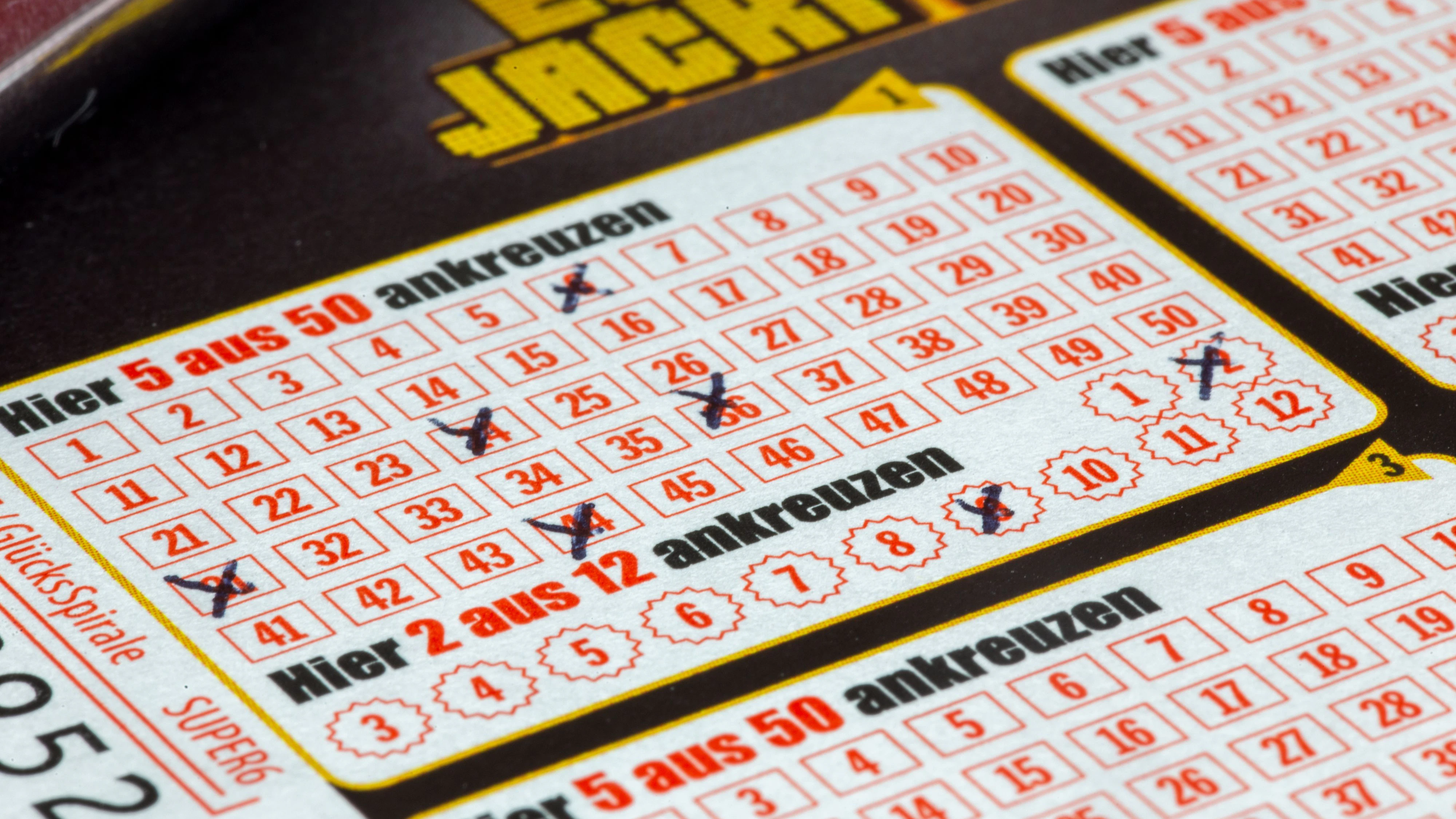 Ein Lottospieler hat nach seinem Tod mehr als 700.000 Euro gewonnen.