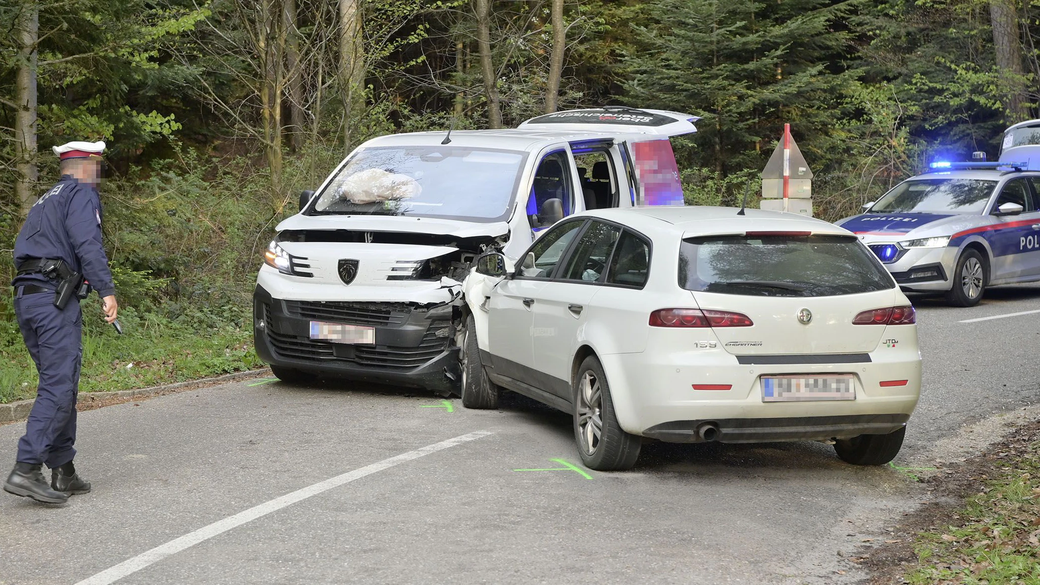 Bei einem Unfall in Oberösterreich wurden fünf Fußballer verletzt.