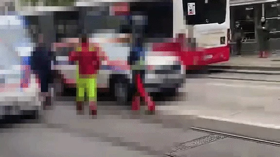 Heute.at - Crash mit mehreren Autos in Wien – drei Verletzte