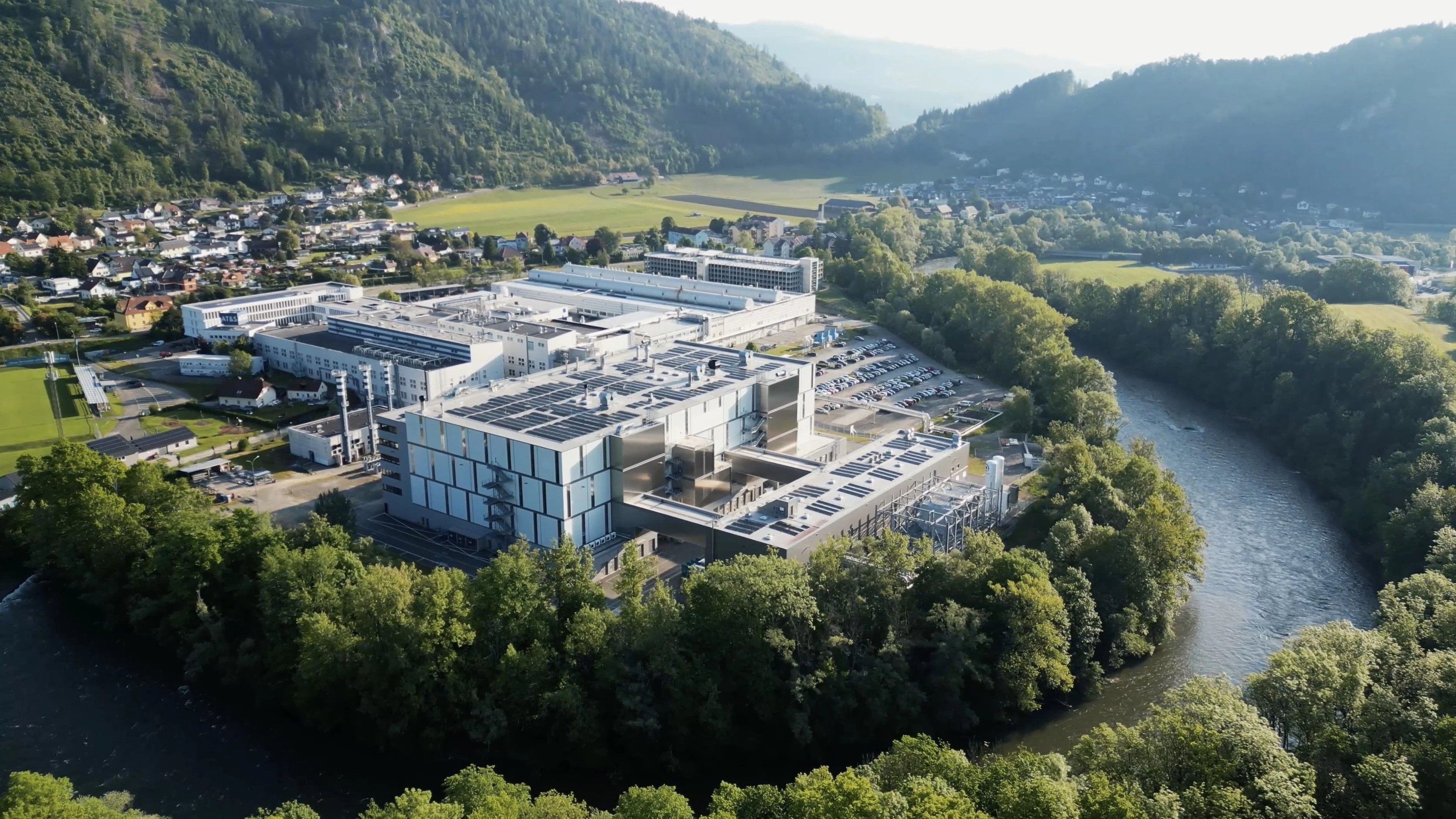 Luftaufnahme des neuen AT&S-Werks am Standort Hinterberg.