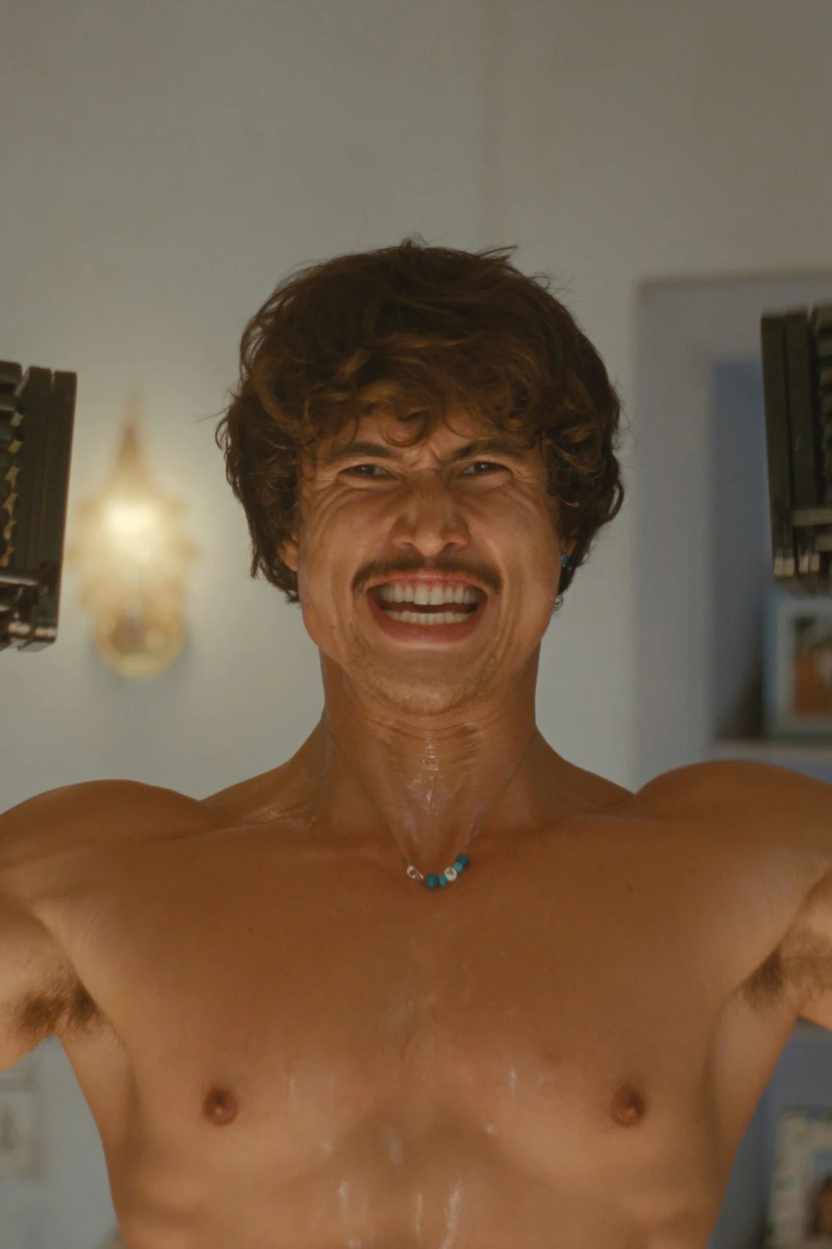 Aufsteigen um jeden Preis: Austin (Charles Melton) hat große Ambitionen