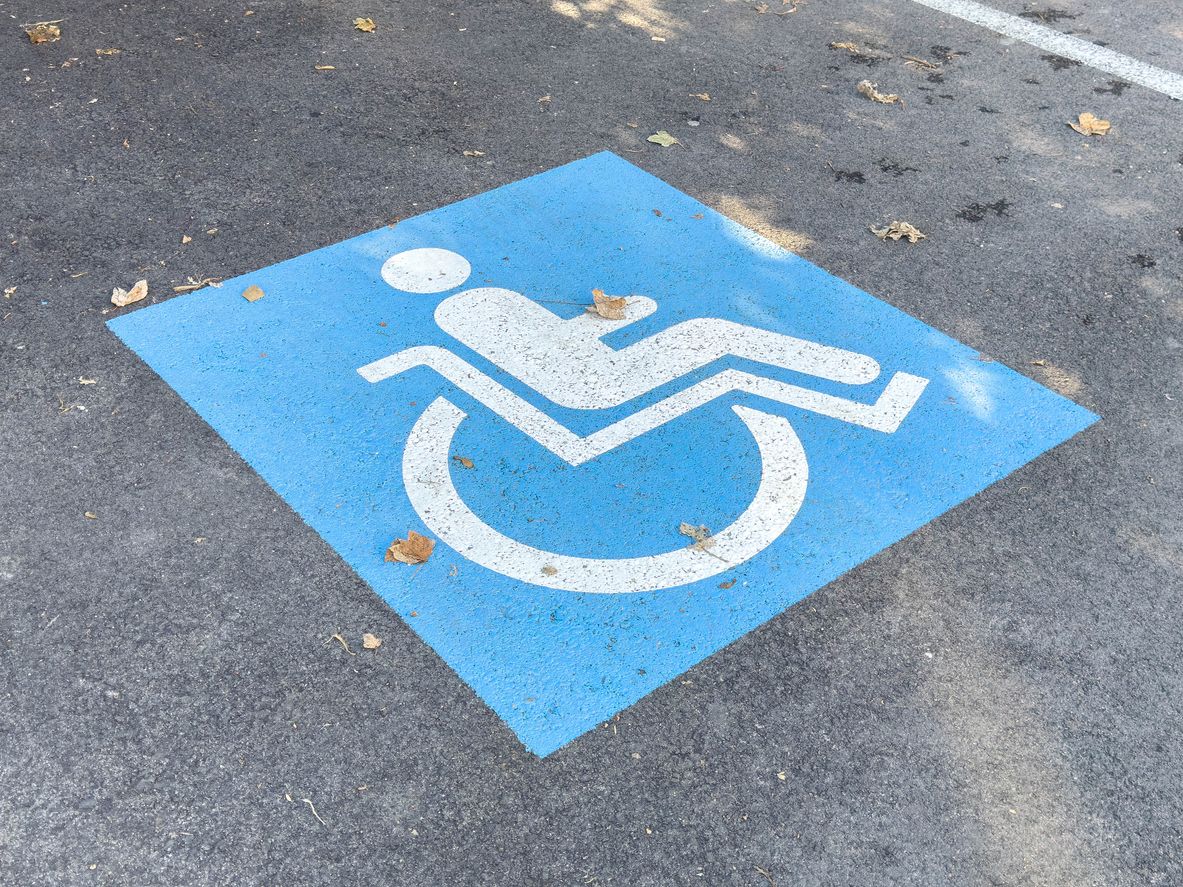Symbolbild eines Behindertenparkplatzes