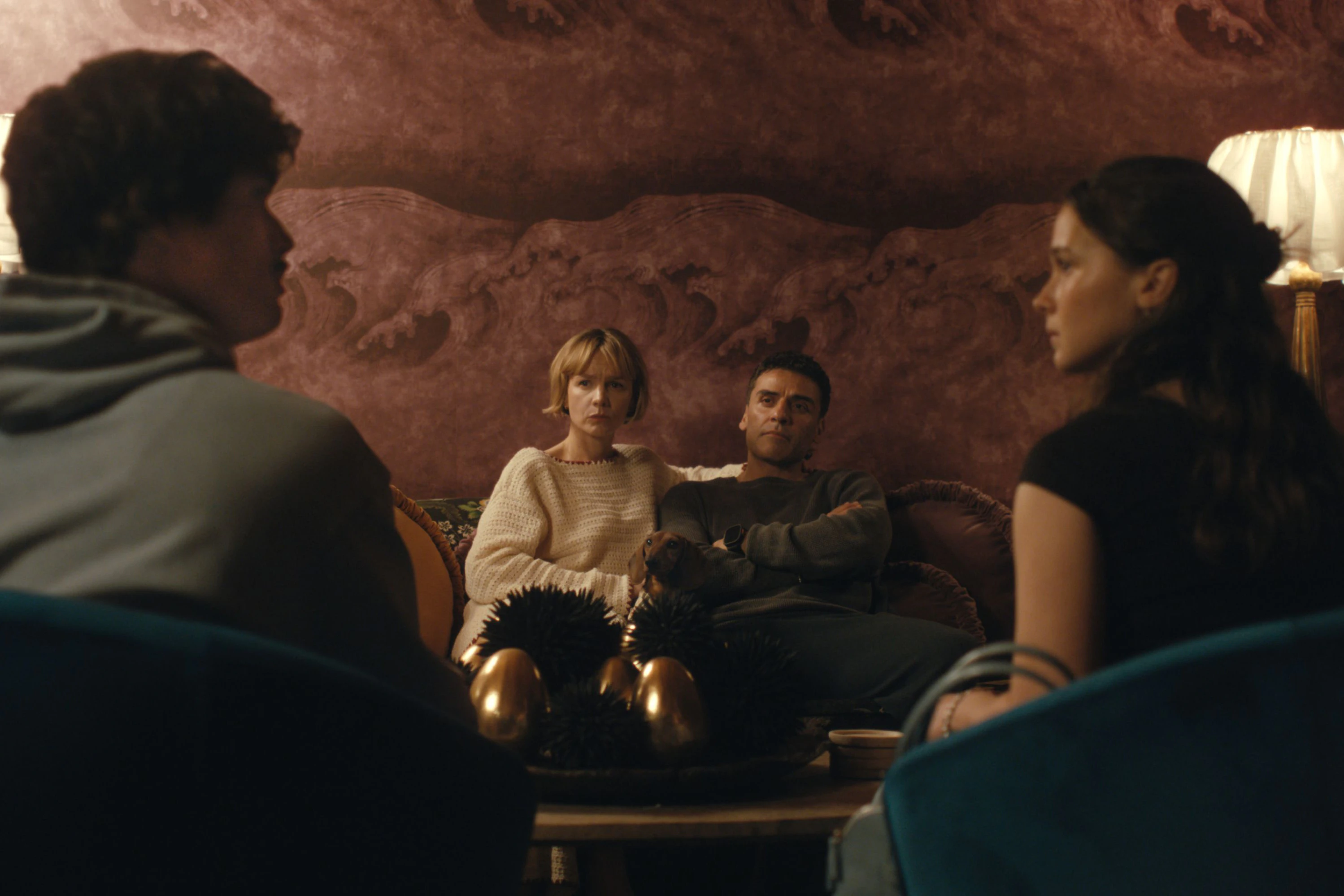 So, was machen wir denn jetzt? Austin (Charles Melton), Lindsay (Carey Mulligan), Josh (Oscar Isaac) und Ashley (Cailee Spaeny, v. l.)&nbsp;besprechen die Zukunft